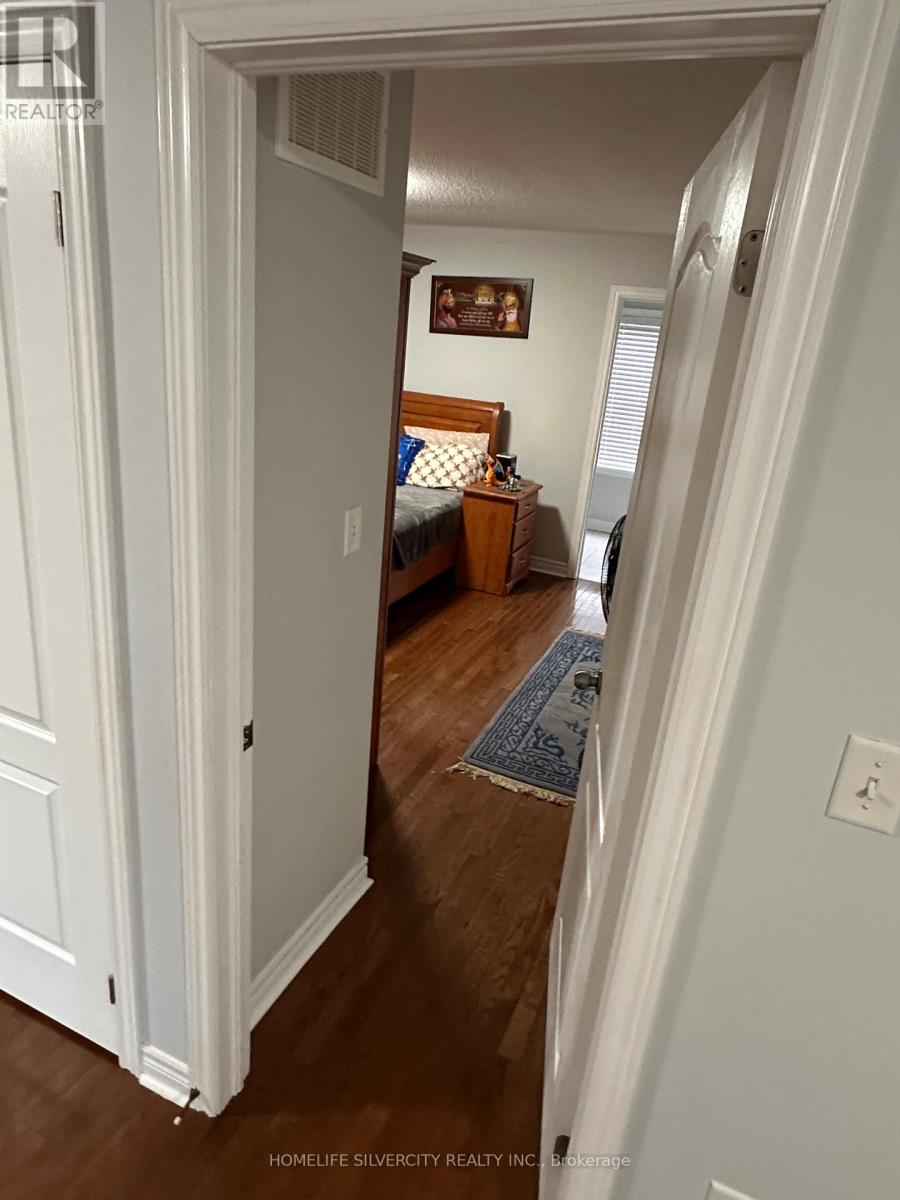 89 Fairwood Circle, Brampton, Ontario  L6R 0X3 - Photo 35 - W12993592