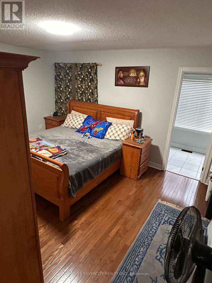 89 Fairwood Circle, Brampton, Ontario  L6R 0X3 - Photo 36 - W12993592