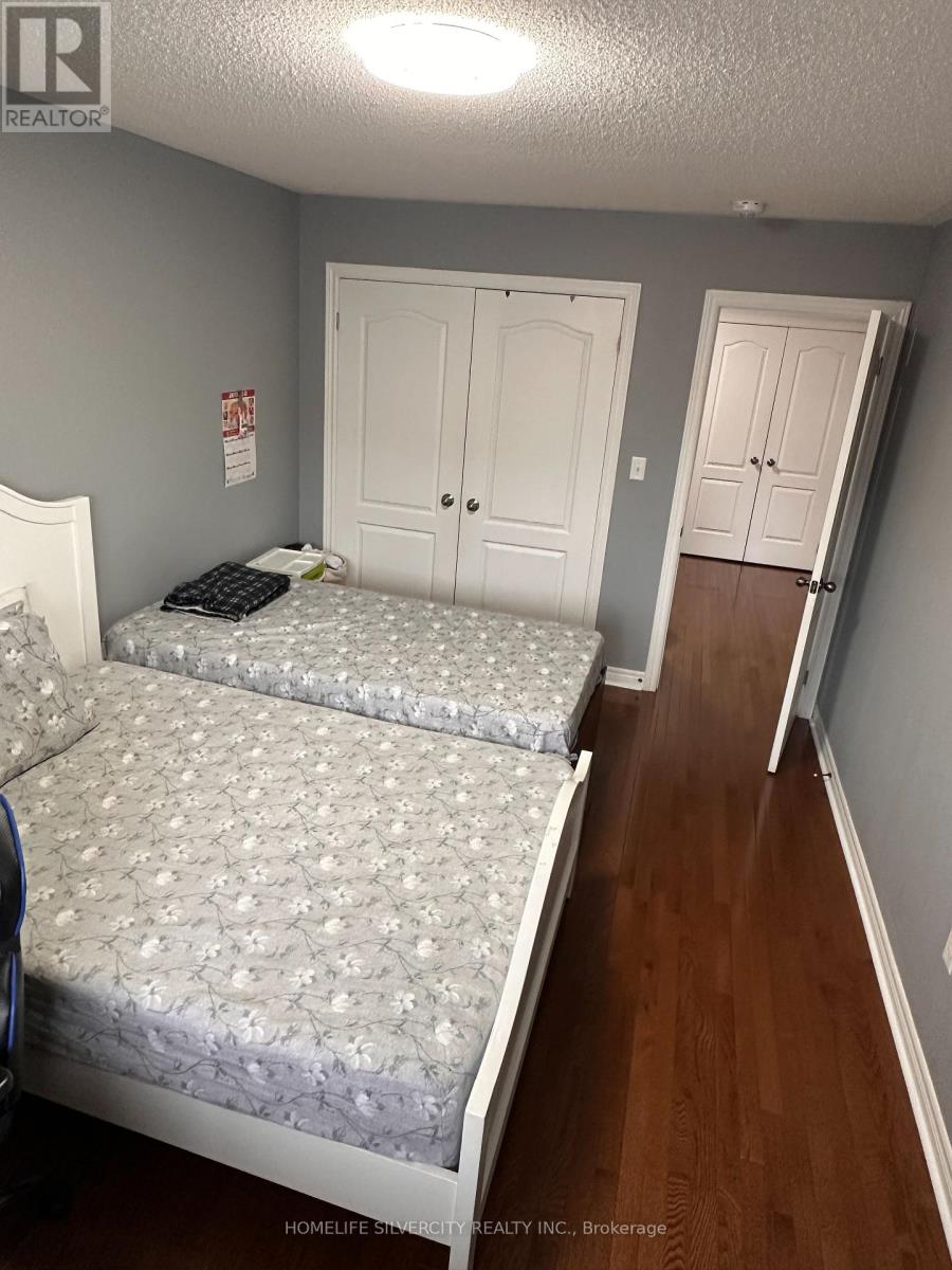 89 Fairwood Circle, Brampton, Ontario  L6R 0X3 - Photo 41 - W12993592