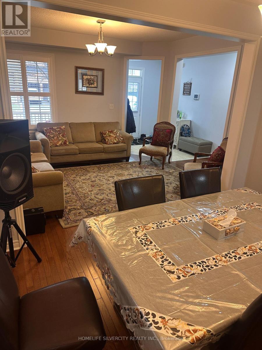 89 Fairwood Circle, Brampton, Ontario  L6R 0X3 - Photo 5 - W12993592