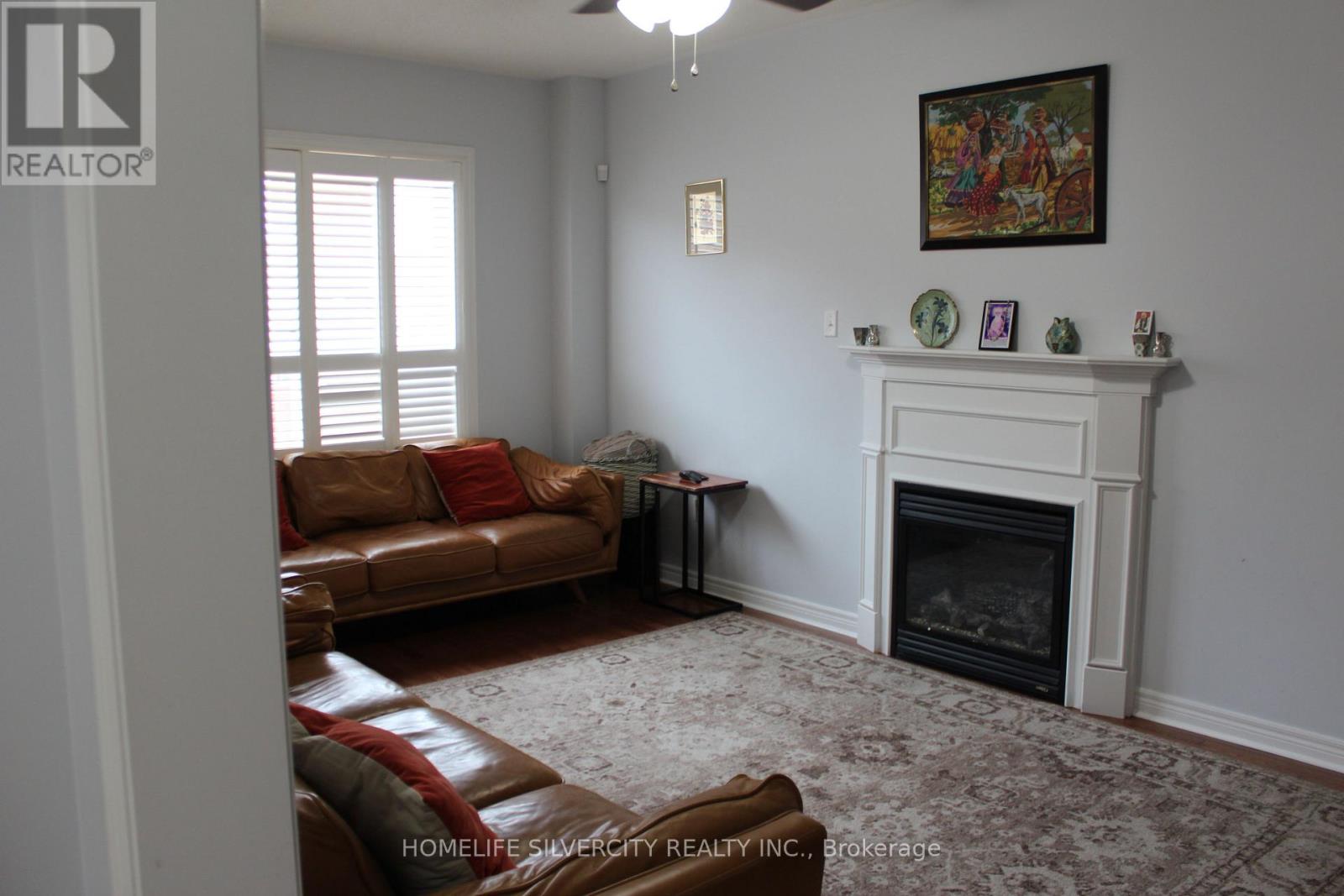 89 Fairwood Circle, Brampton, Ontario  L6R 0X3 - Photo 9 - W12993592