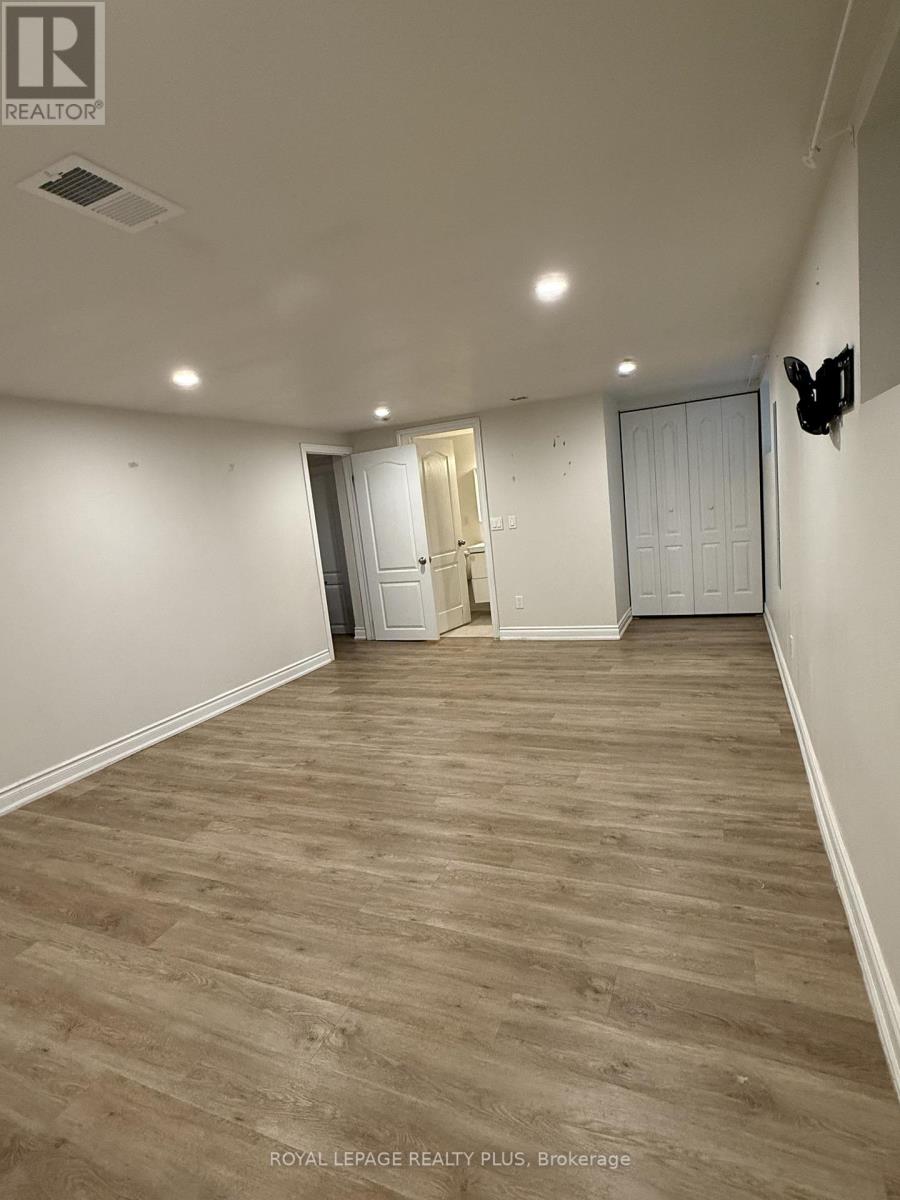 4 Nashland Avenue, Toronto, Ontario M9B 2V4 - Photo 10 - W12993594