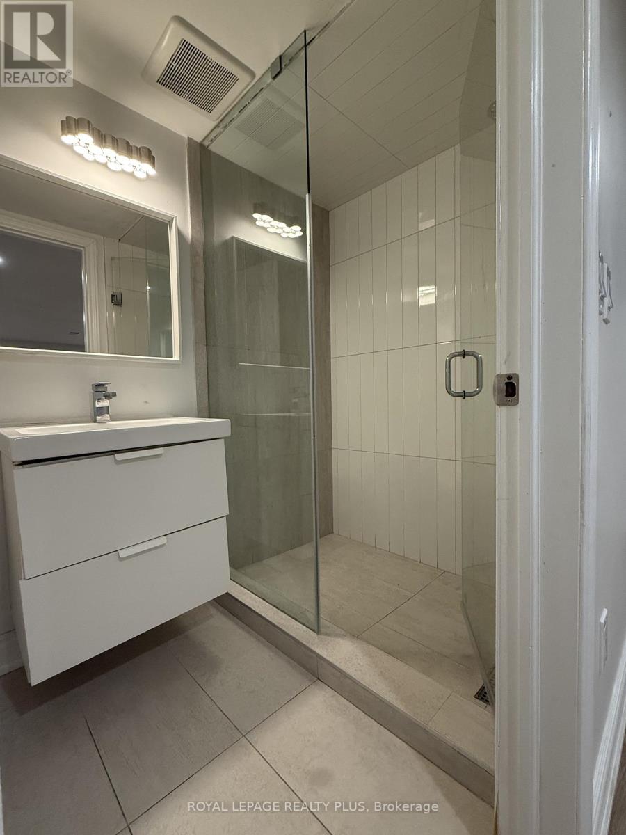 4 Nashland Avenue, Toronto, Ontario M9B 2V4 - Photo 11 - W12993594