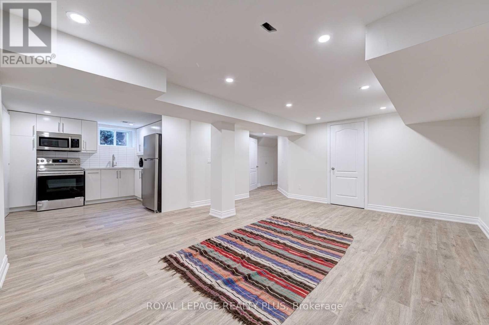 4 Nashland Avenue, Toronto, Ontario M9B 2V4 - Photo 2 - W12993594