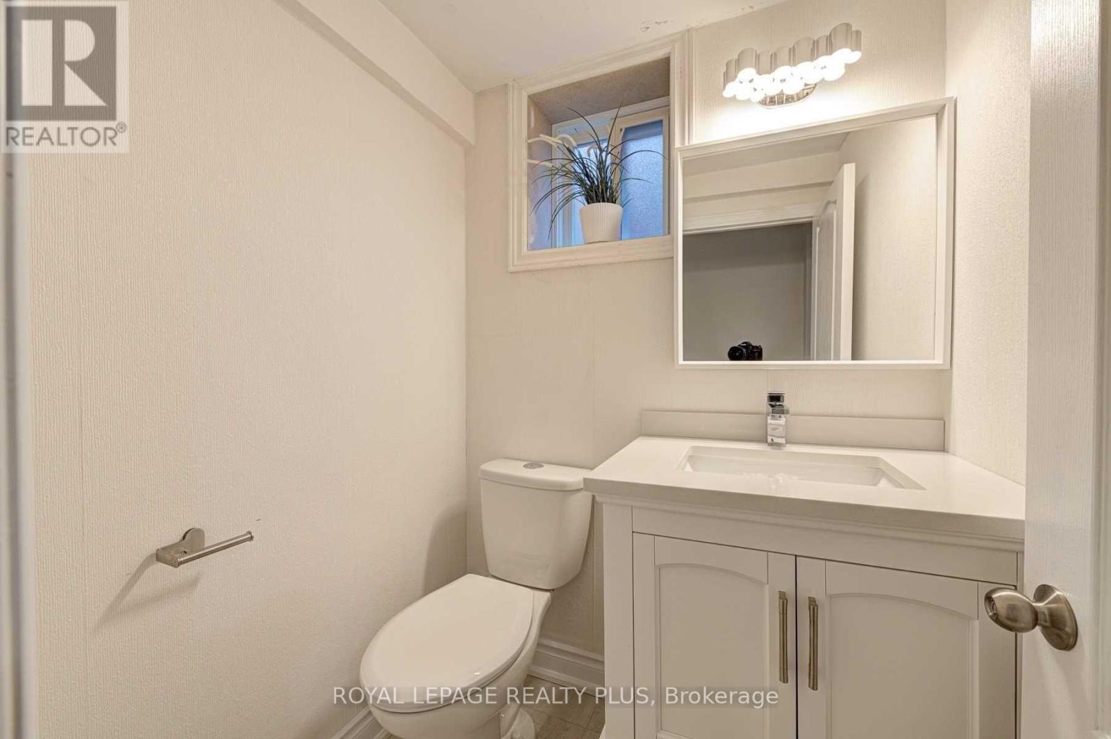 4 Nashland Avenue, Toronto, Ontario M9B 2V4 - Photo 5 - W12993594