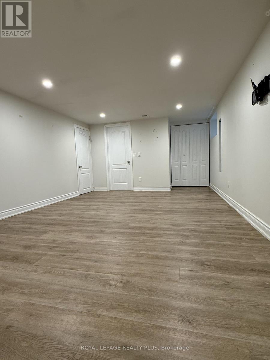 4 Nashland Avenue, Toronto, Ontario M9B 2V4 - Photo 8 - W12993594