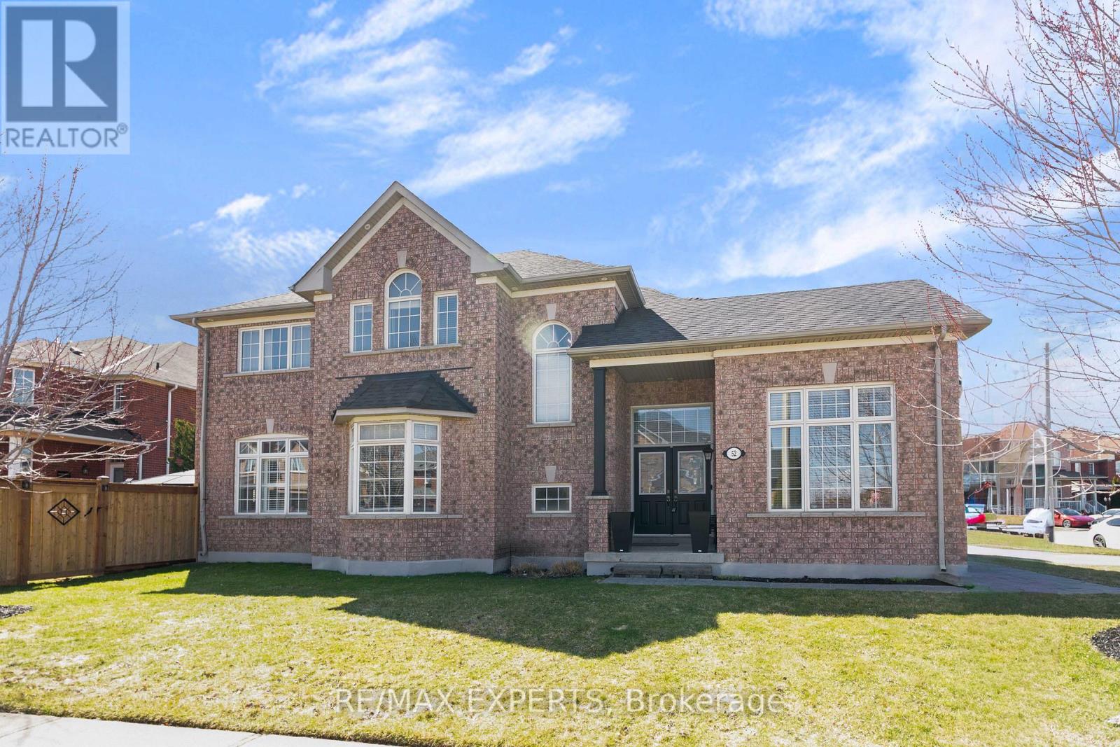 52 Goreridge Crescent, Brampton, Ontario  L6P 1P1 - Photo 4 - W12989724