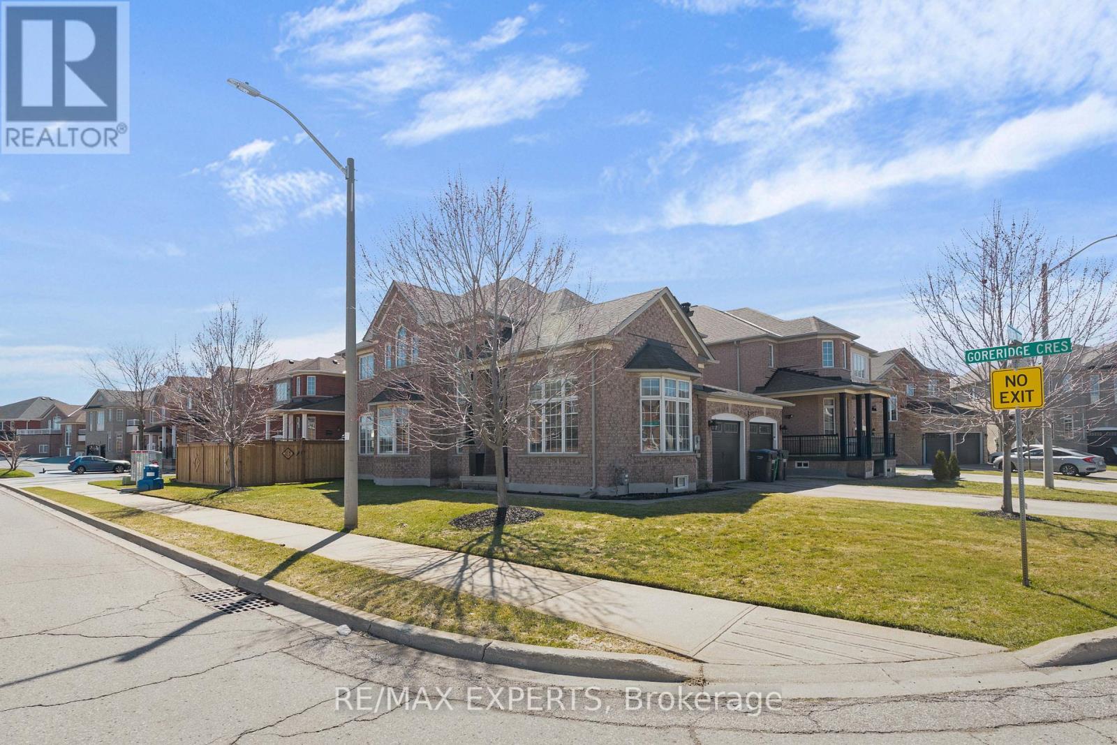 52 Goreridge Crescent, Brampton, Ontario  L6P 1P1 - Photo 5 - W12989724