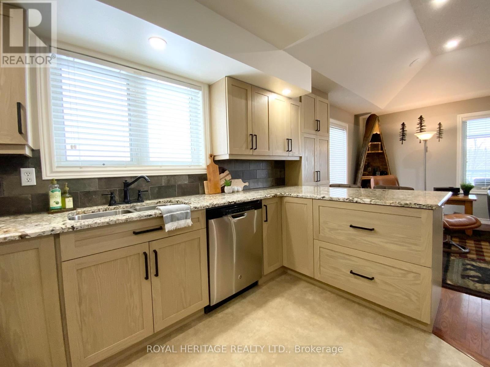 205 Pirates Glen Drive, Trent Lakes, Ontario  K0M 1A0 - Photo 5 - X12905606