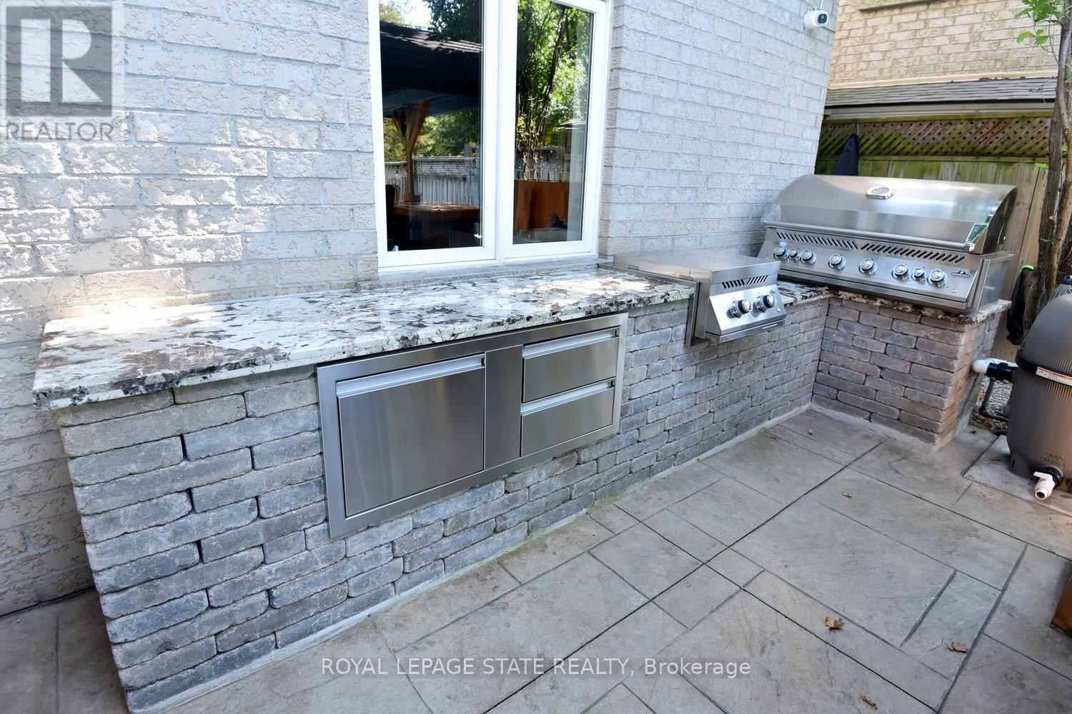 483 Valridge Drive, Hamilton, Ontario  L9G 0B2 - Photo 9 - X12982692