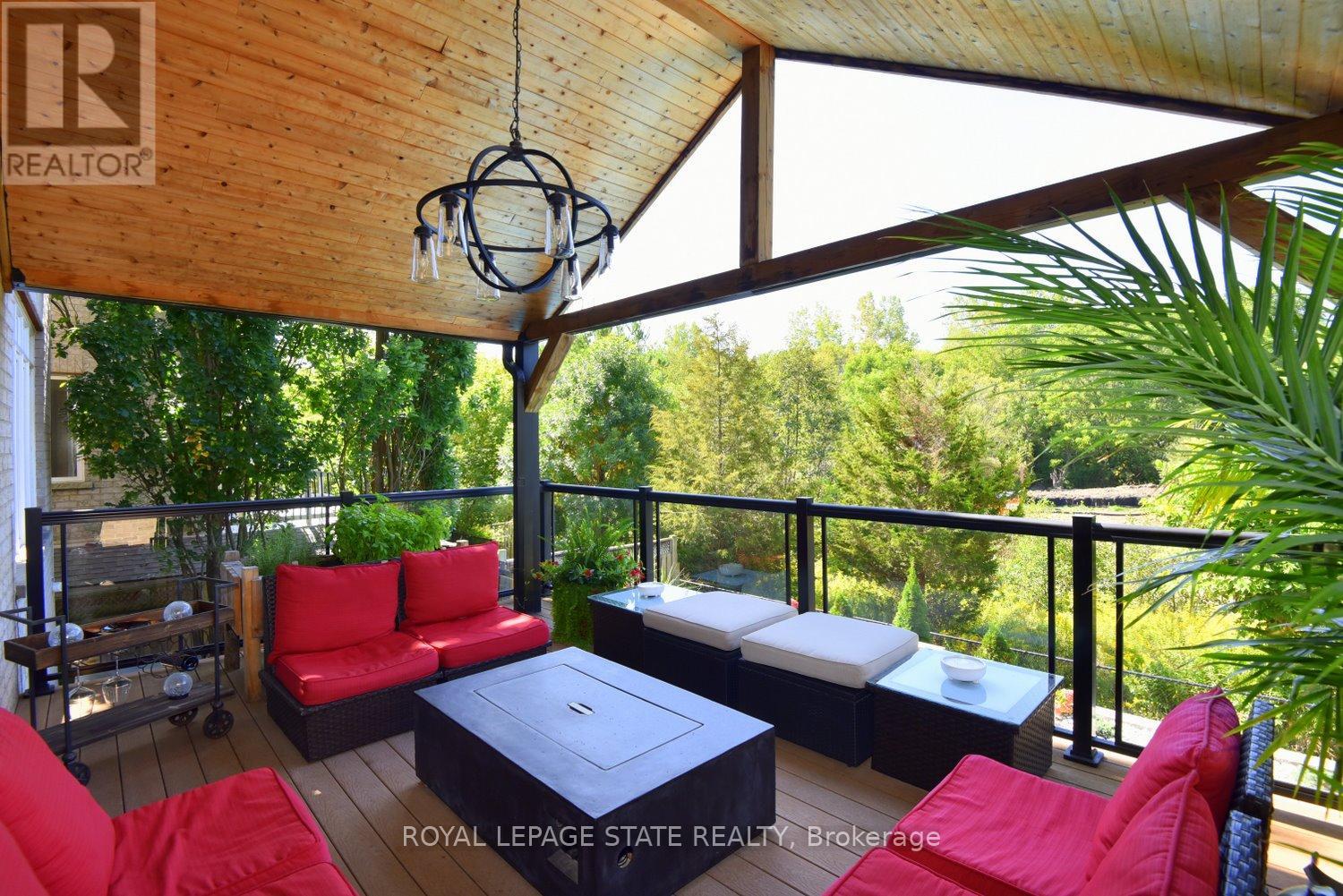 483 Valridge Drive, Hamilton, Ontario  L9G 0B2 - Photo 4 - X12982692