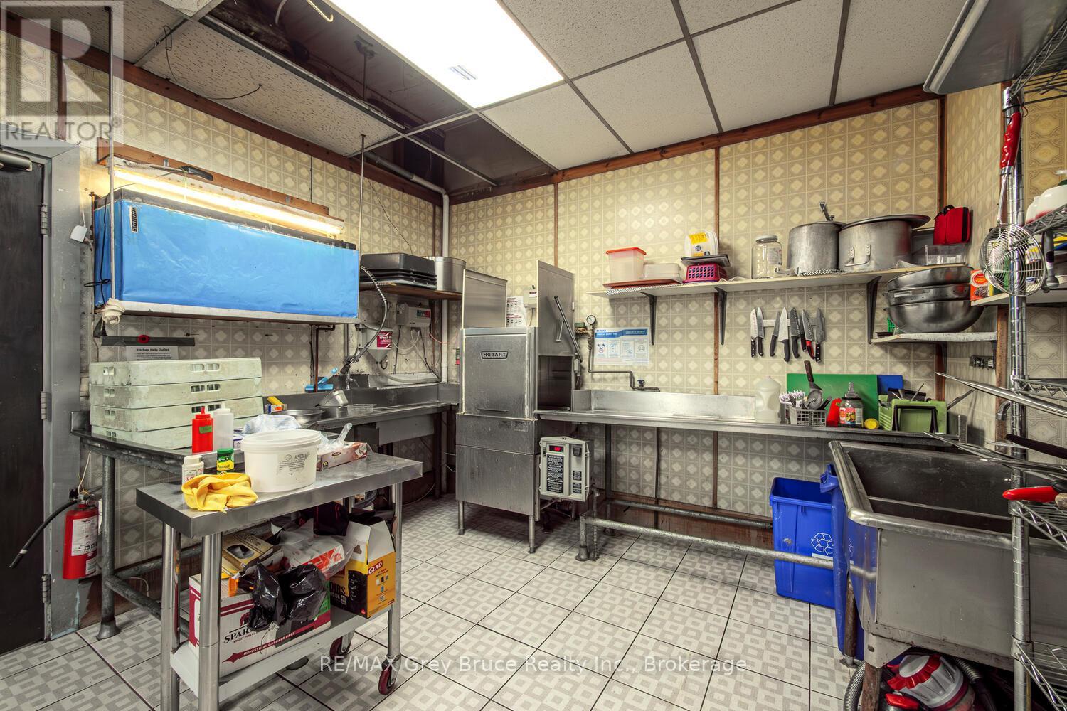 601 Berford Street, South Bruce Peninsula, Ontario  N0H 2T0 - Photo 13 - X12993624