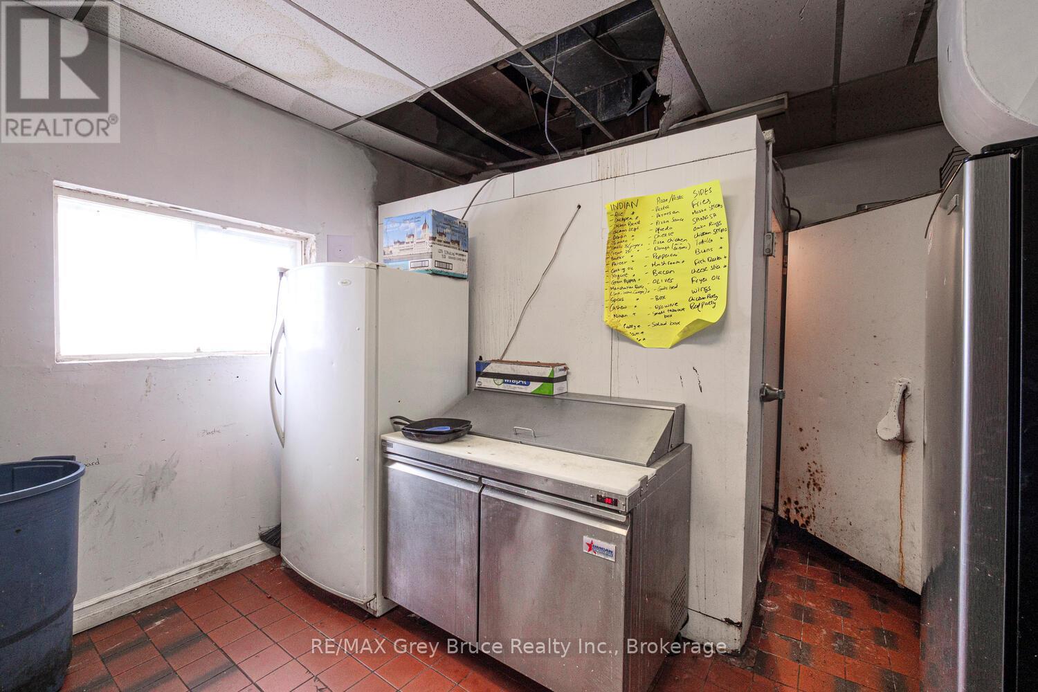 601 Berford Street, South Bruce Peninsula, Ontario  N0H 2T0 - Photo 17 - X12993624