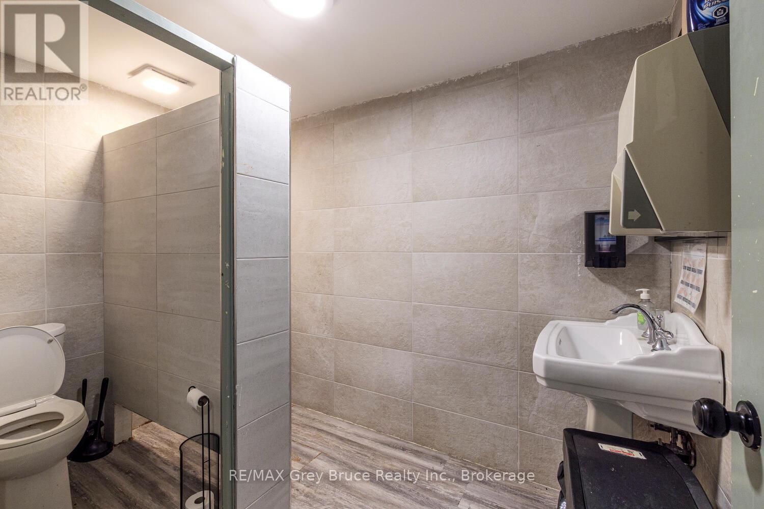 601 Berford Street, South Bruce Peninsula, Ontario  N0H 2T0 - Photo 36 - X12993624