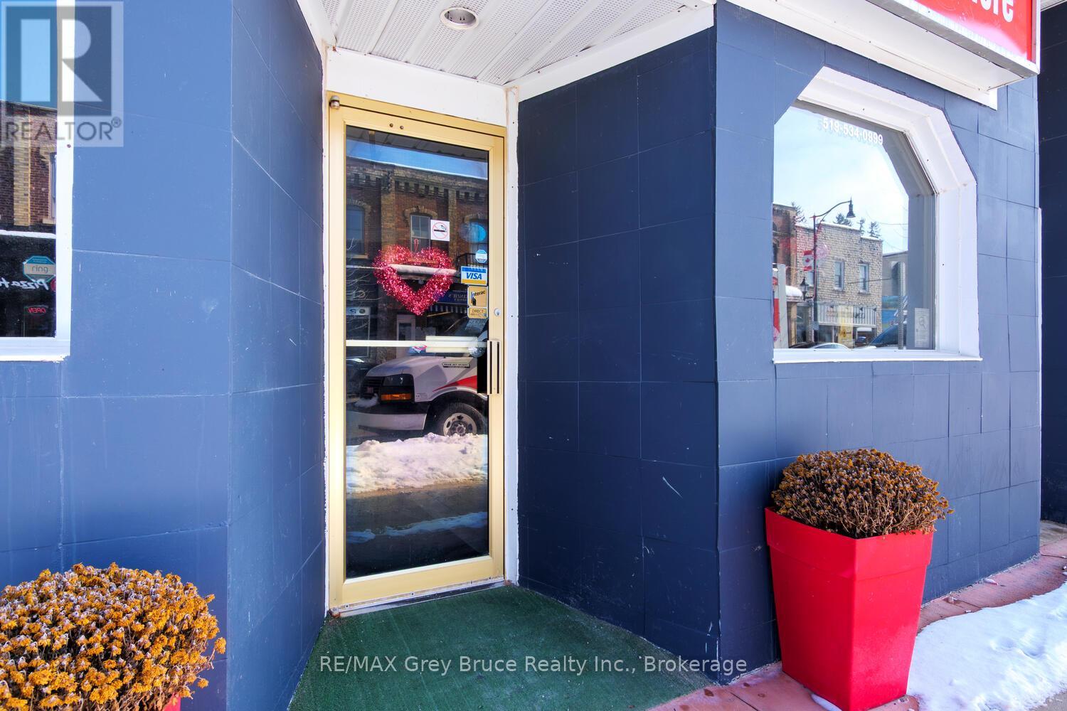 601 Berford Street, South Bruce Peninsula, Ontario  N0H 2T0 - Photo 4 - X12993624