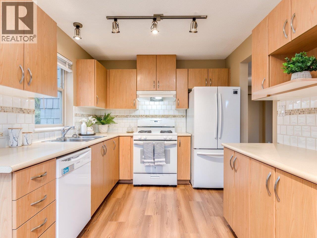 304 2988 Silver Springs Boulevard, Coquitlam, British Columbia V3E 3R6 - Photo 5 - R3110898