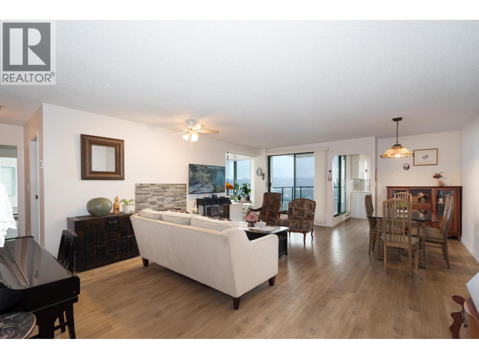 1205 420 Carnarvon Street, New Westminster, British Columbia  V3L 5P1 - Photo 2 - R3110916