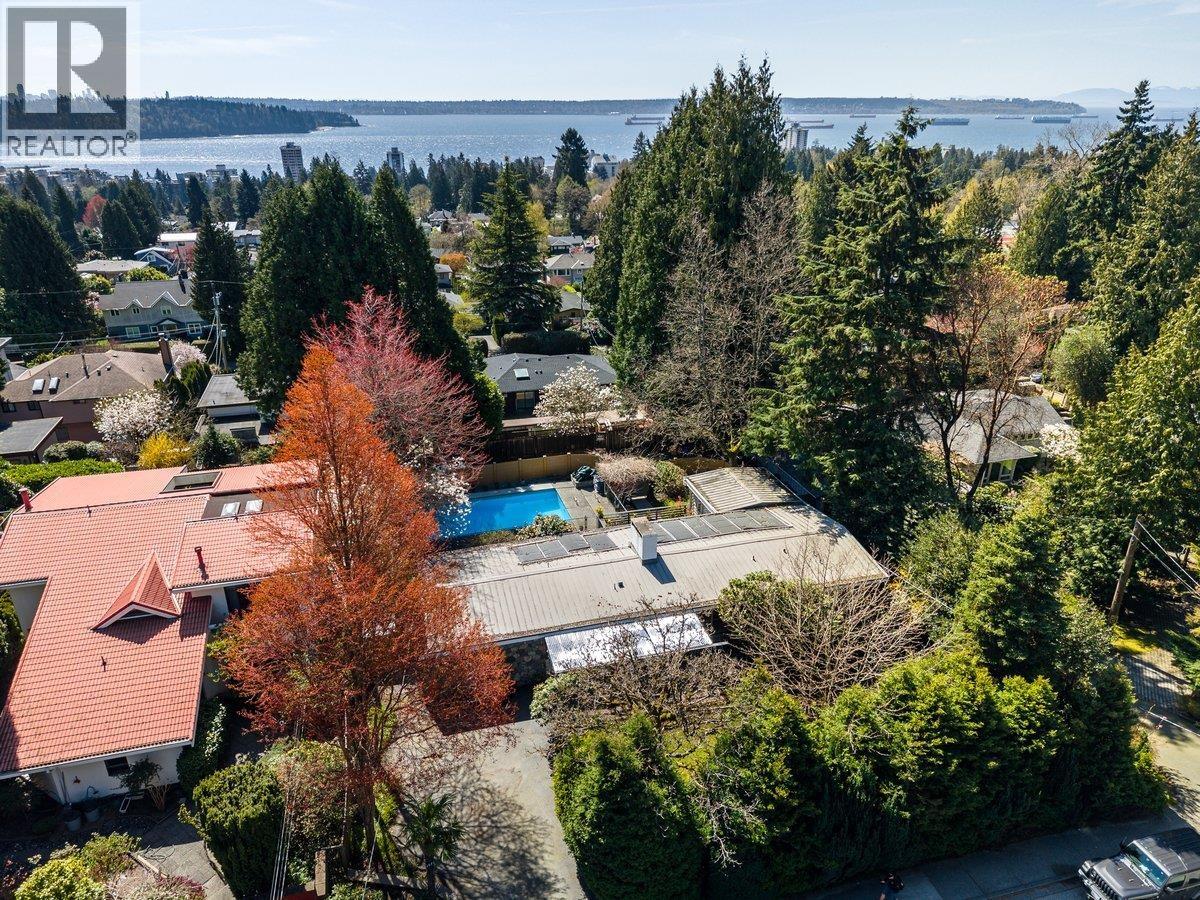 1580 Mathers Avenue, West Vancouver, British Columbia  V7V 2G7 - Photo 34 - R3110911