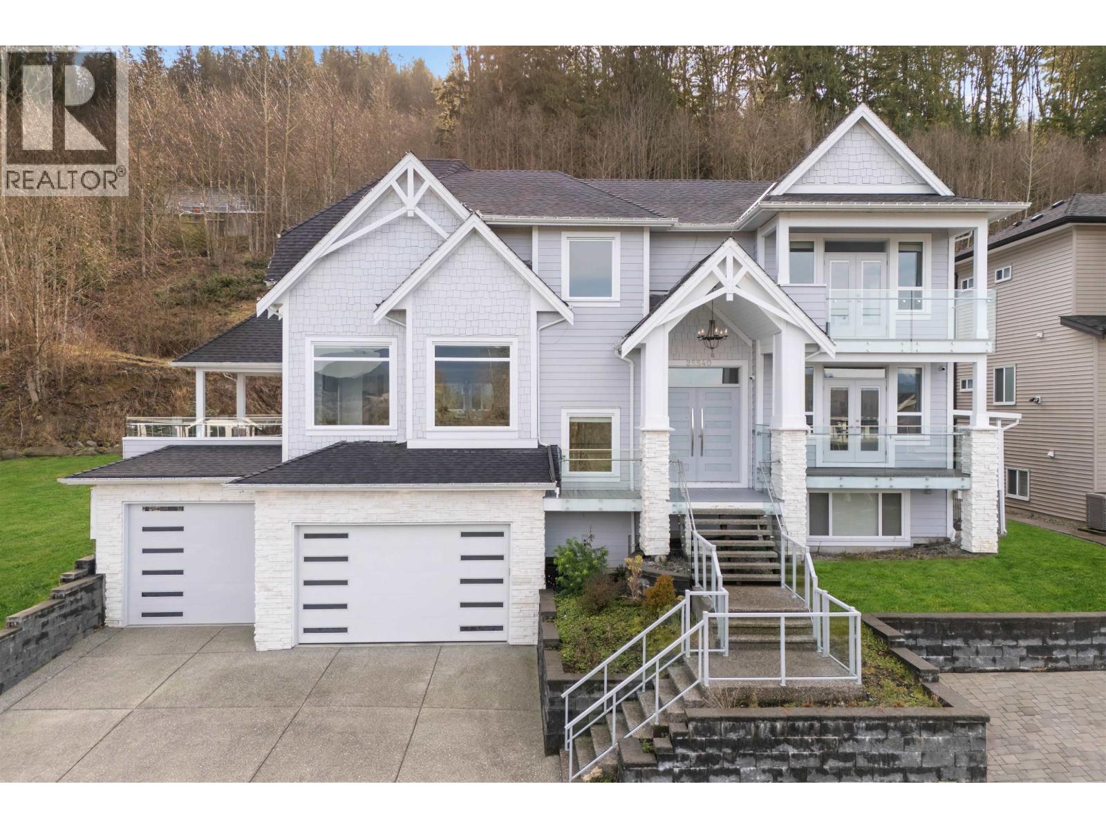 25540 Godwin Drive, Maple Ridge, British Columbia  V2W 1G9 - Photo 2 - R3110914