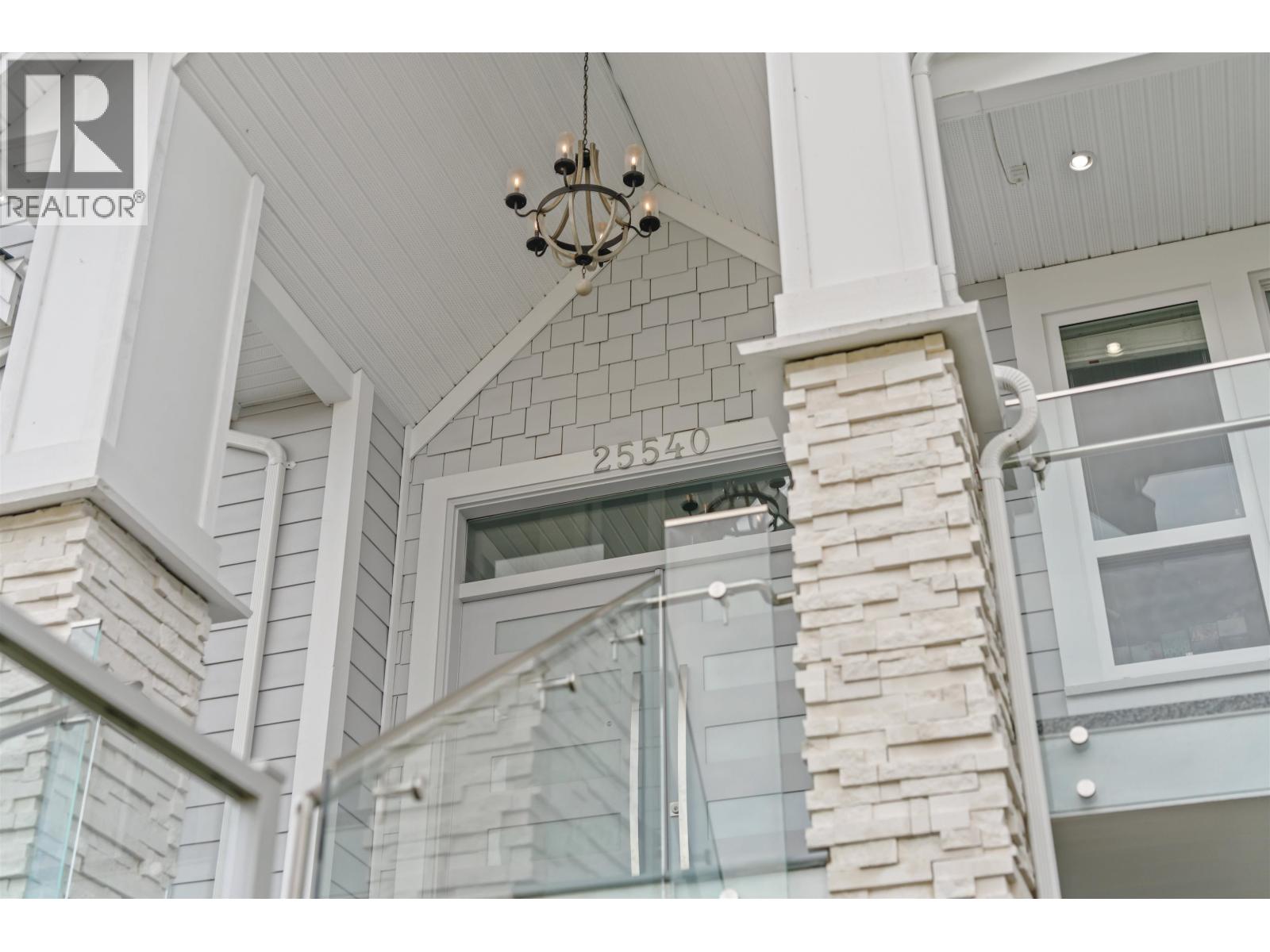 25540 Godwin Drive, Maple Ridge, British Columbia  V2W 1G9 - Photo 3 - R3110914