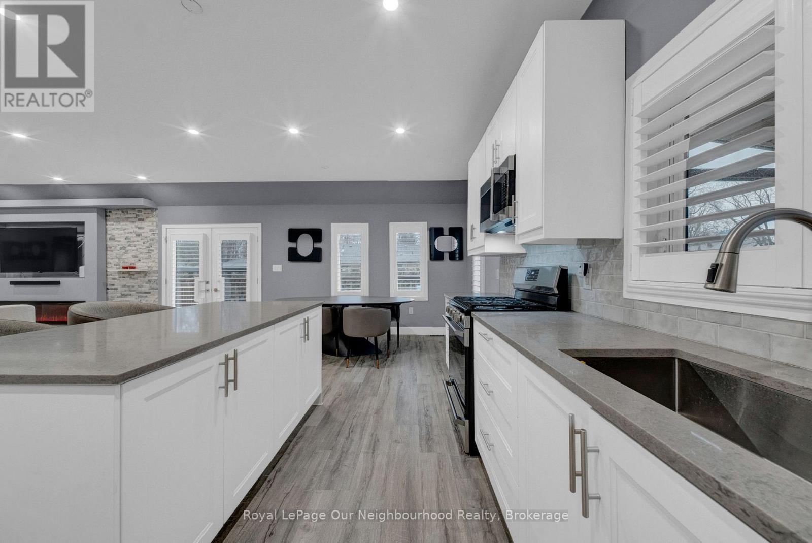 5 Melody Lane, Georgina, Ontario  L0E 1L0 - Photo 15 - N12993646