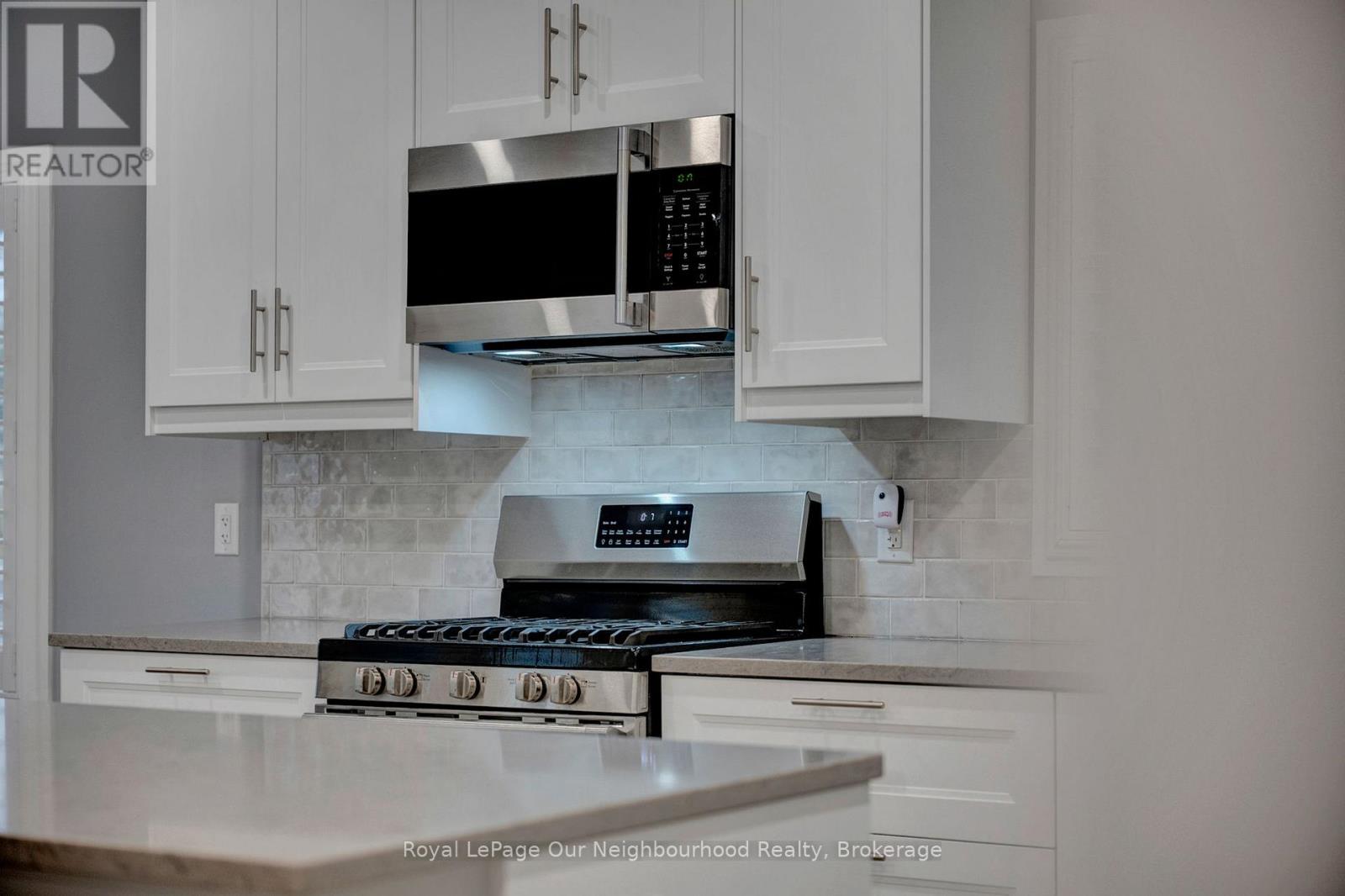 5 Melody Lane, Georgina, Ontario  L0E 1L0 - Photo 17 - N12993646