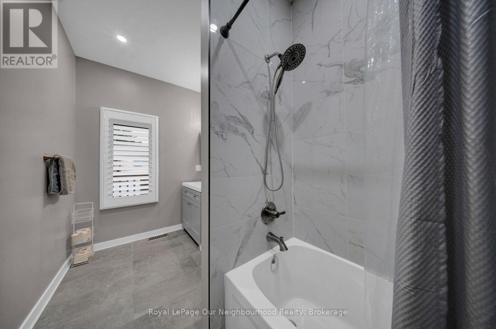 5 Melody Lane, Georgina, Ontario  L0E 1L0 - Photo 32 - N12993646