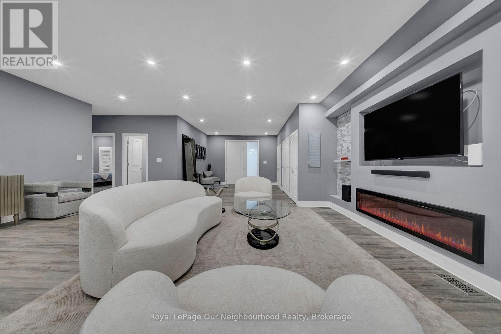 5 Melody Lane, Georgina, Ontario  L0E 1L0 - Photo 6 - N12993646