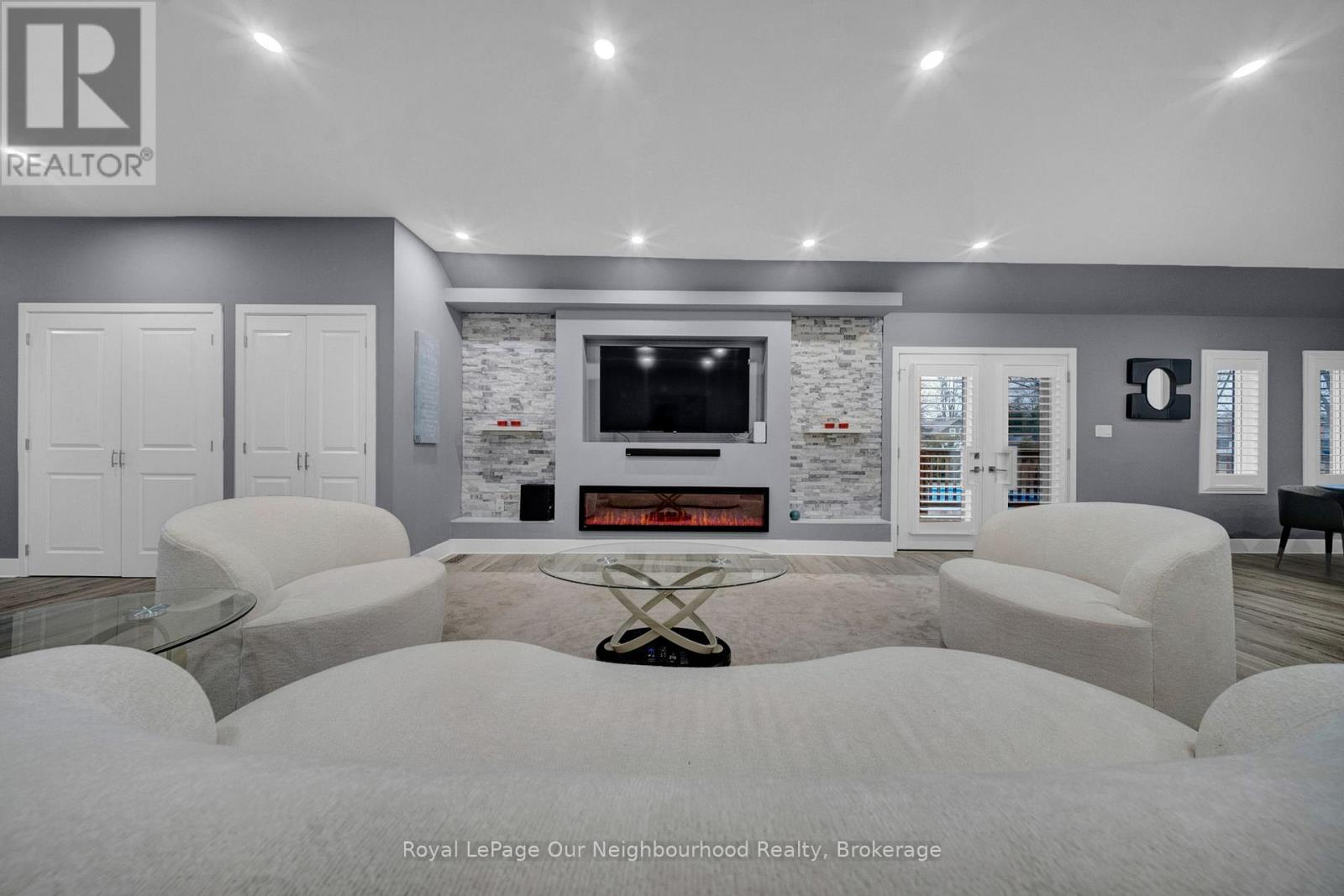 5 Melody Lane, Georgina, Ontario  L0E 1L0 - Photo 9 - N12993646