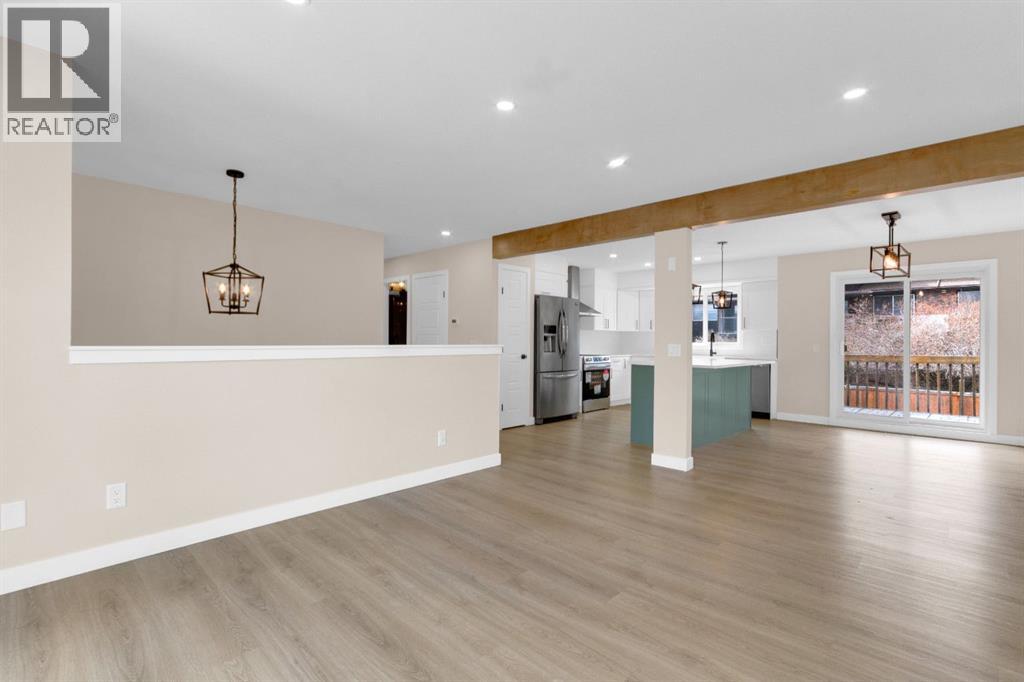 956 Bracewood Rise SW, Calgary, Alberta  T2W 3C9 - Photo 8 - A2299539