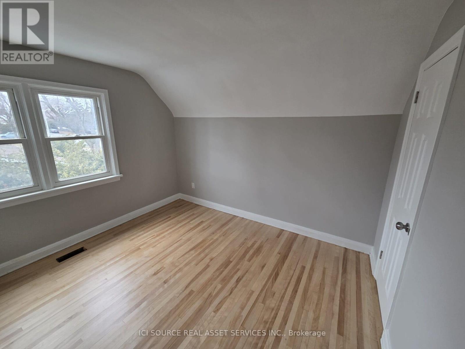 30 Sunnycrest Drive, Ottawa, Ontario  K2E 5Y2 - Photo 12 - X12955126