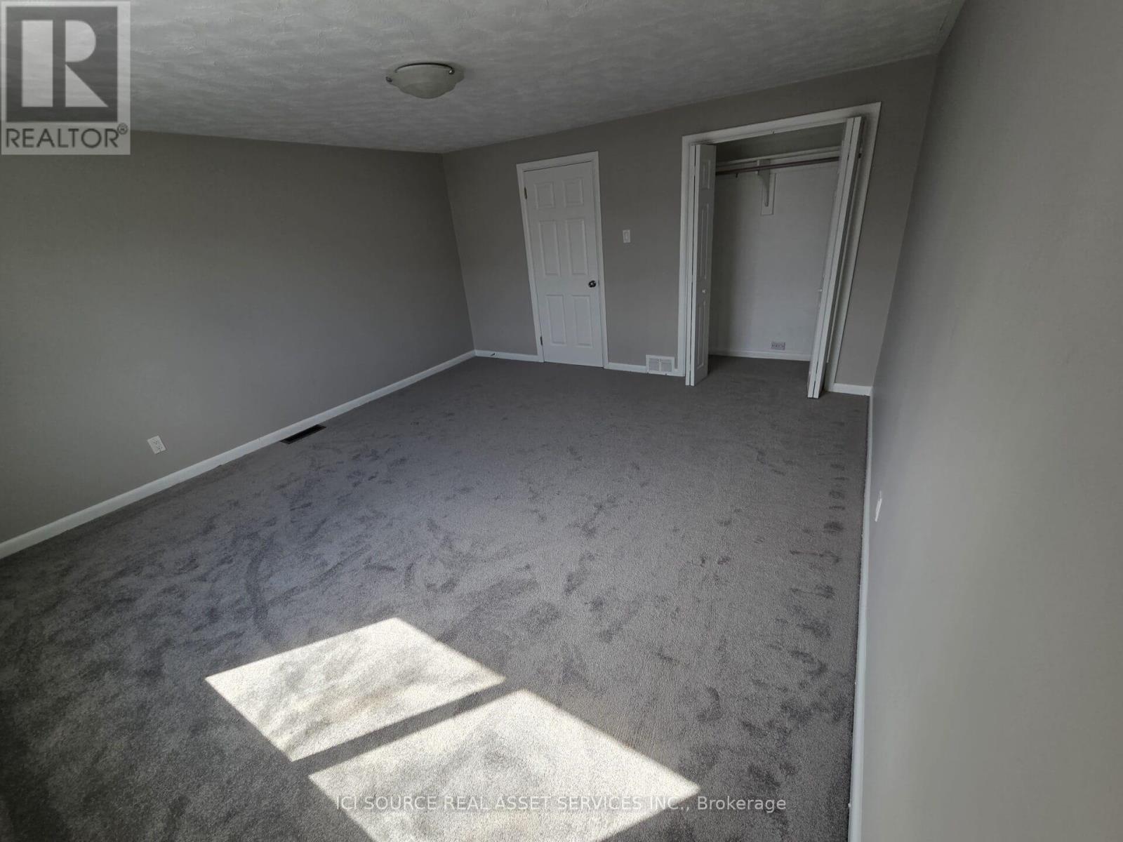 30 Sunnycrest Drive, Ottawa, Ontario  K2E 5Y2 - Photo 10 - X12955126