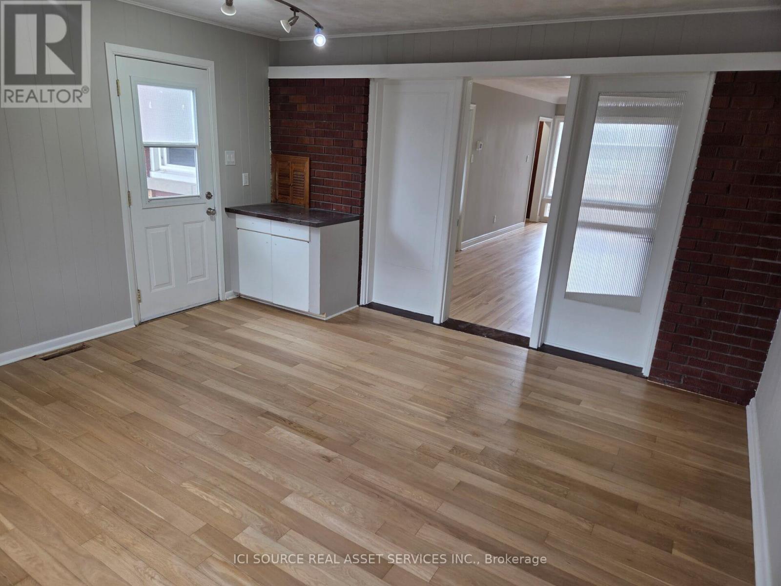 30 Sunnycrest Drive, Ottawa, Ontario  K2E 5Y2 - Photo 8 - X12955126