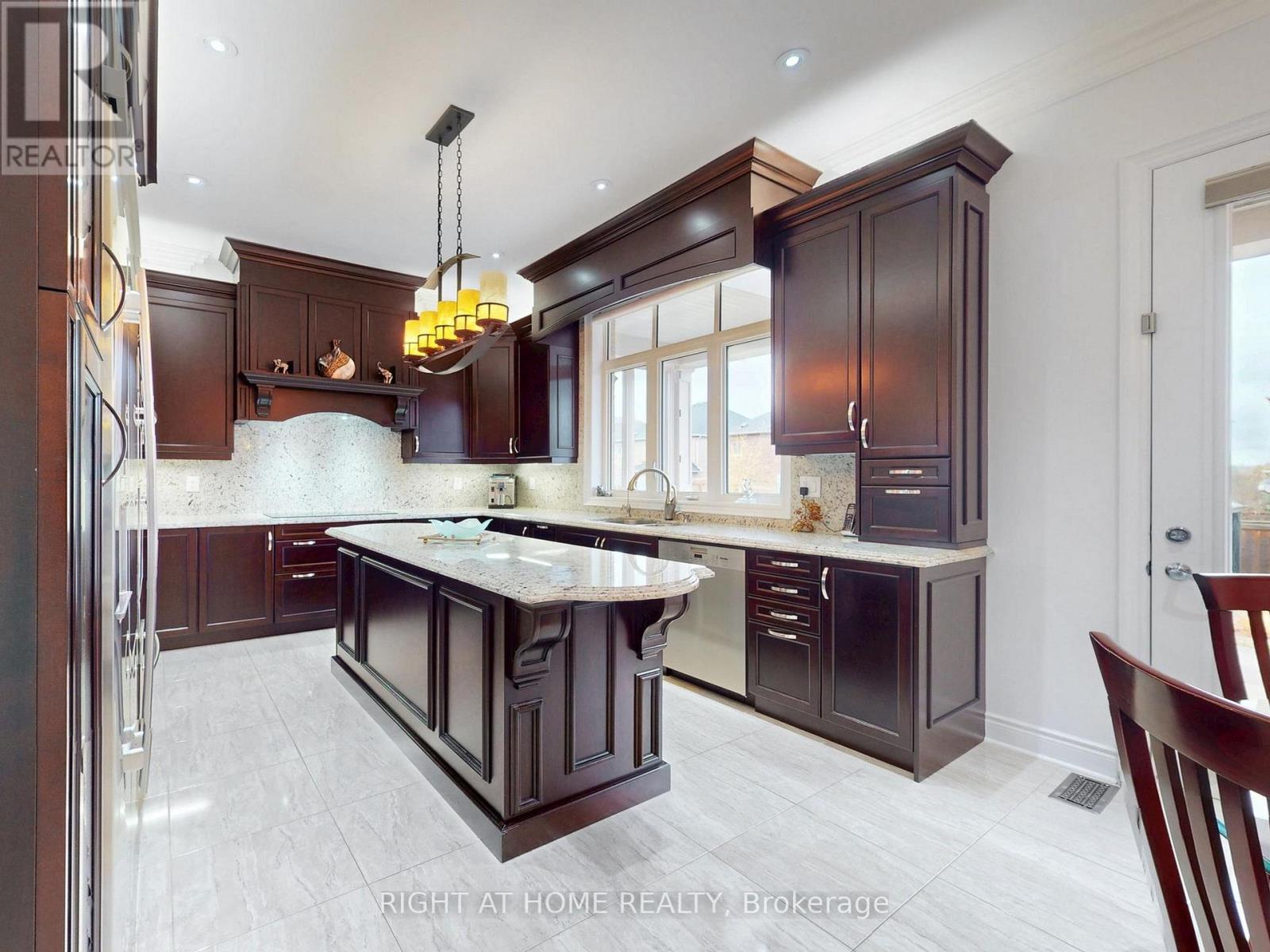 80 Puccini Drive, Richmond Hill, Ontario  L4E 2Z1 - Photo 11 - N12993602