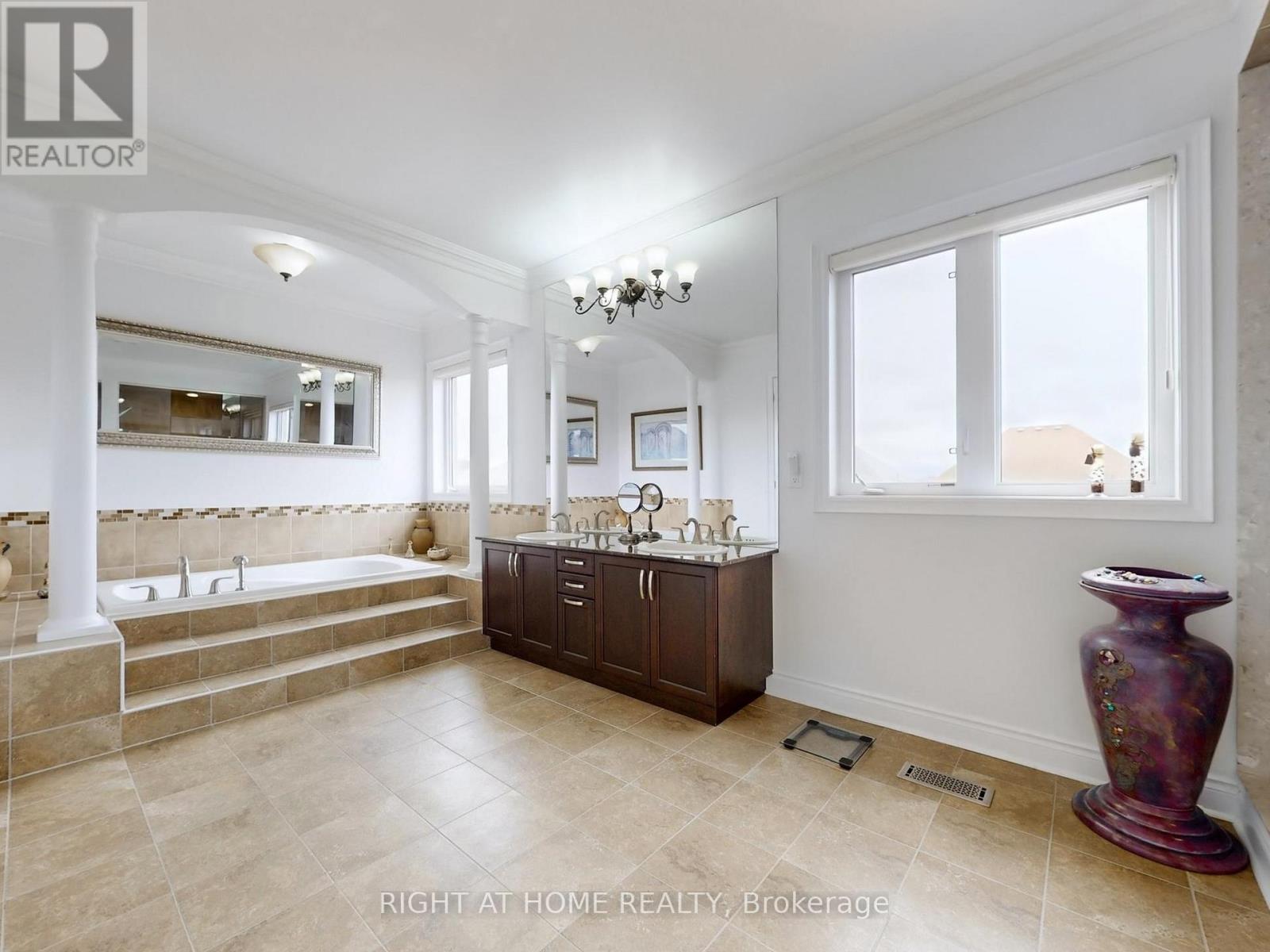 80 Puccini Drive, Richmond Hill, Ontario  L4E 2Z1 - Photo 23 - N12993602