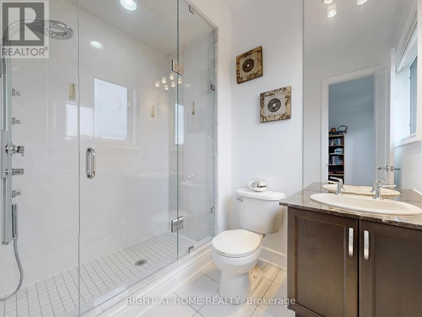 80 Puccini Drive, Richmond Hill, Ontario  L4E 2Z1 - Photo 32 - N12993602