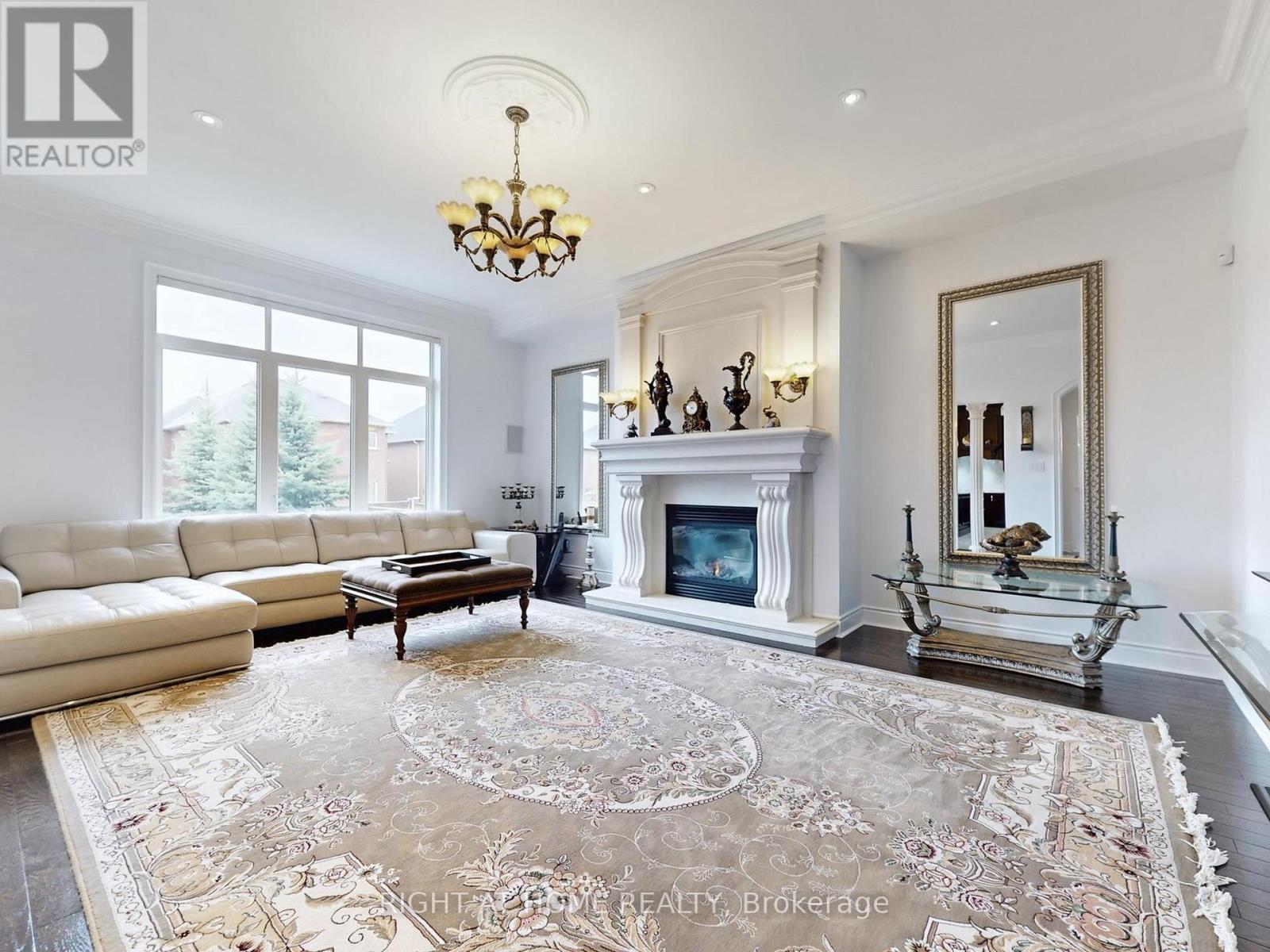 80 Puccini Drive, Richmond Hill, Ontario  L4E 2Z1 - Photo 9 - N12993602