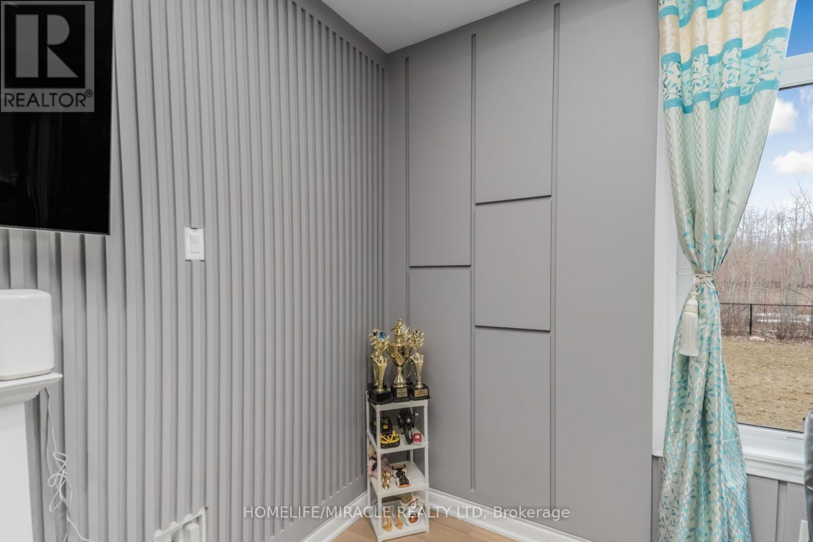 93 Trail Boulevard, Springwater, Ontario  L9X 0S5 - Photo 18 - S12993610