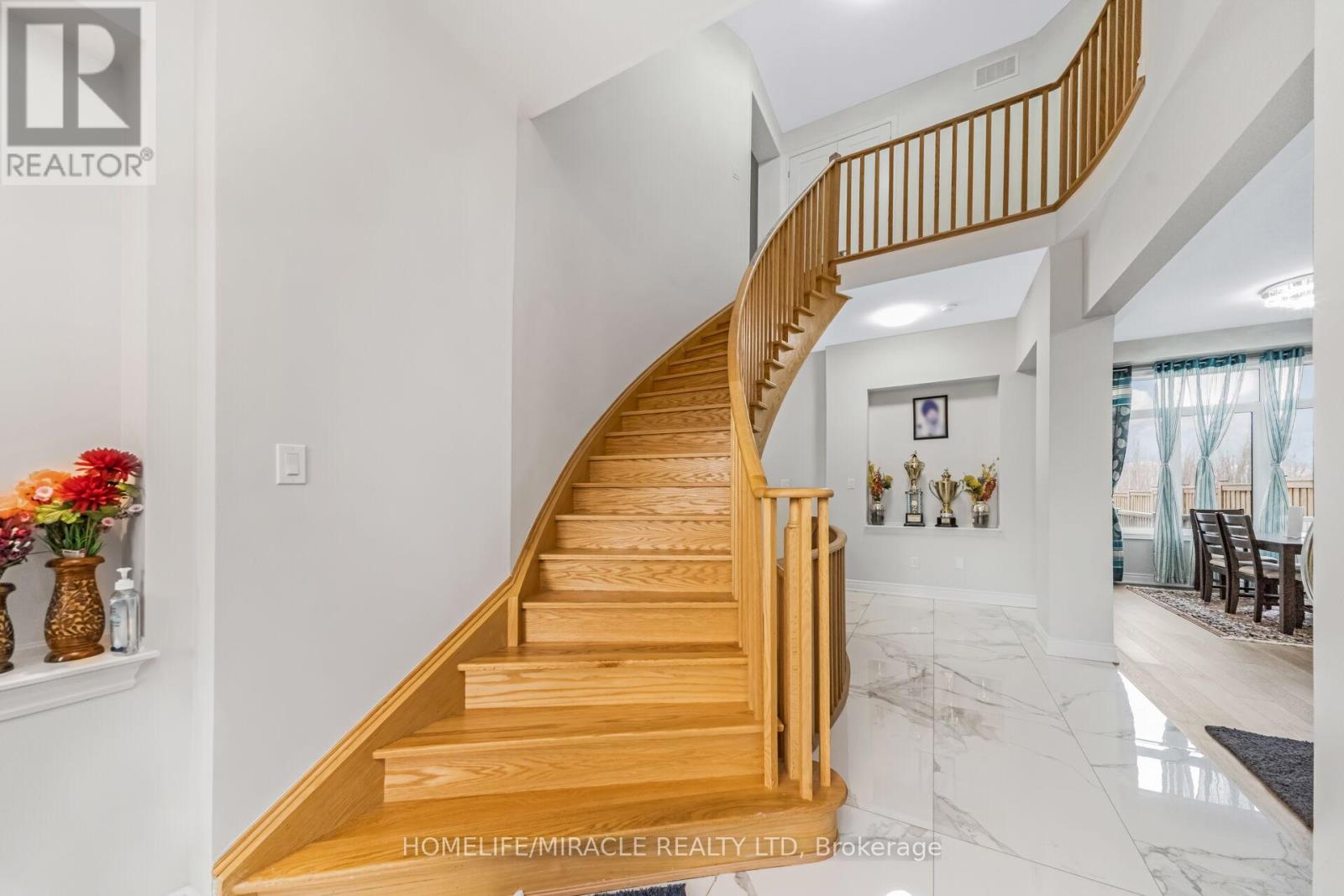 93 Trail Boulevard, Springwater, Ontario  L9X 0S5 - Photo 25 - S12993610