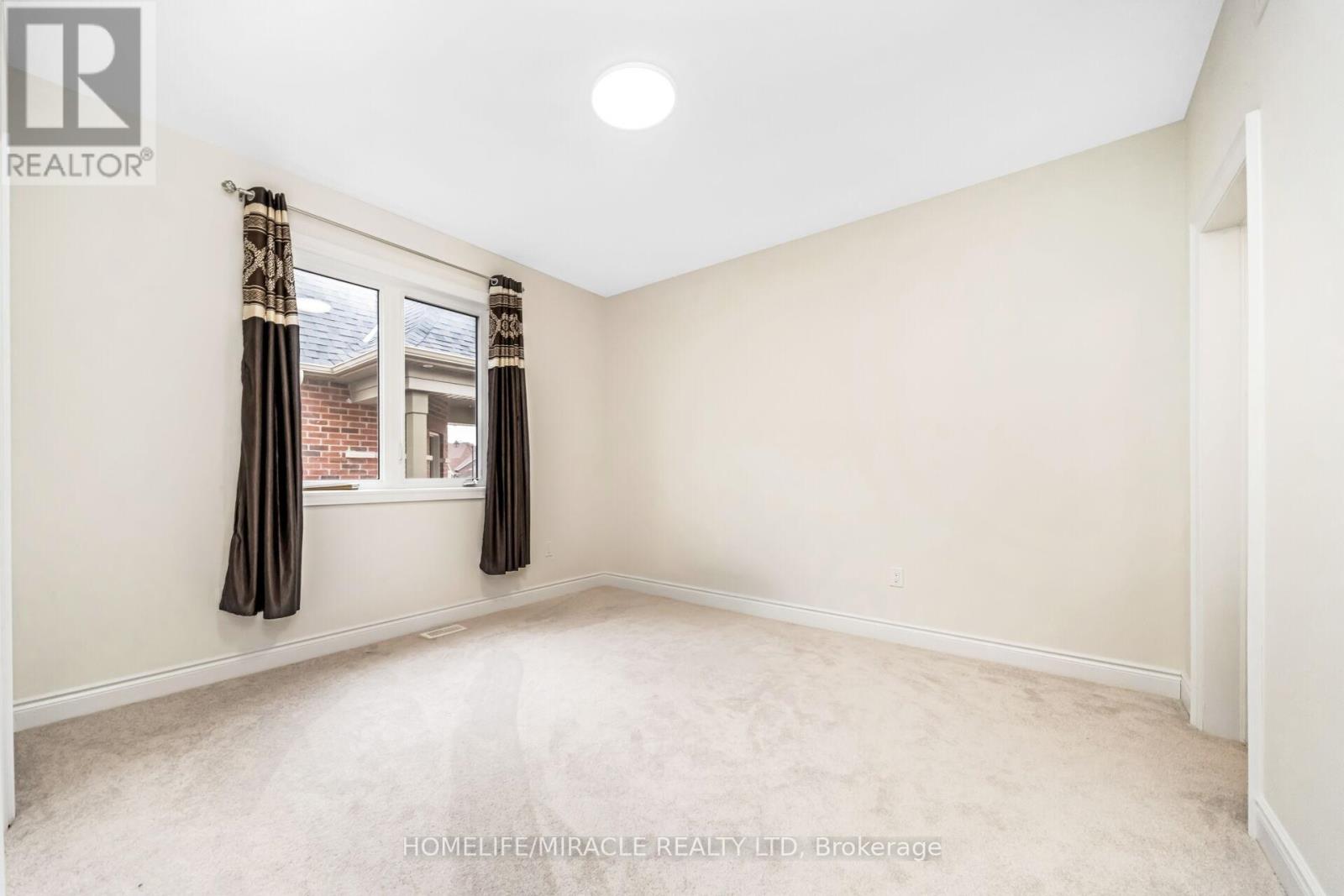 93 Trail Boulevard, Springwater, Ontario  L9X 0S5 - Photo 44 - S12993610