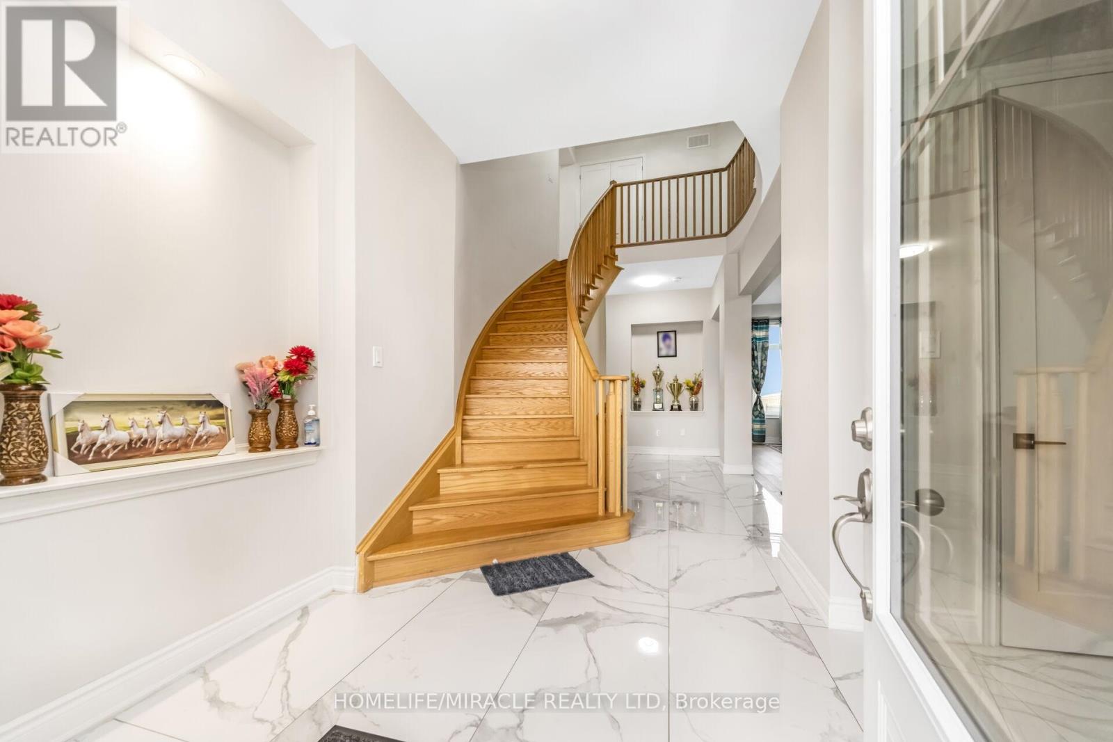 93 Trail Boulevard, Springwater, Ontario  L9X 0S5 - Photo 5 - S12993610