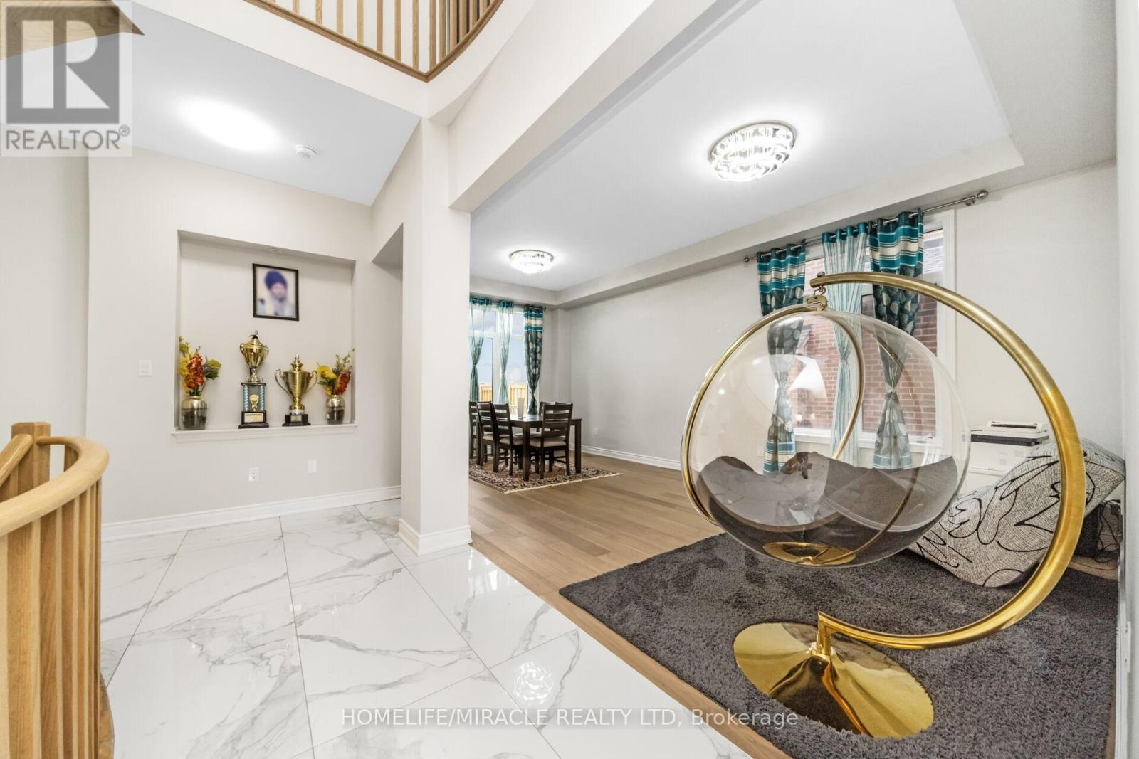 93 Trail Boulevard, Springwater, Ontario  L9X 0S5 - Photo 6 - S12993610