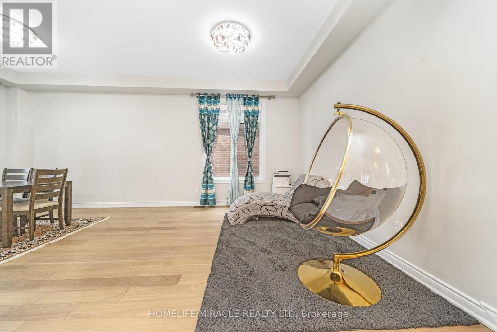 93 Trail Boulevard, Springwater, Ontario  L9X 0S5 - Photo 7 - S12993610