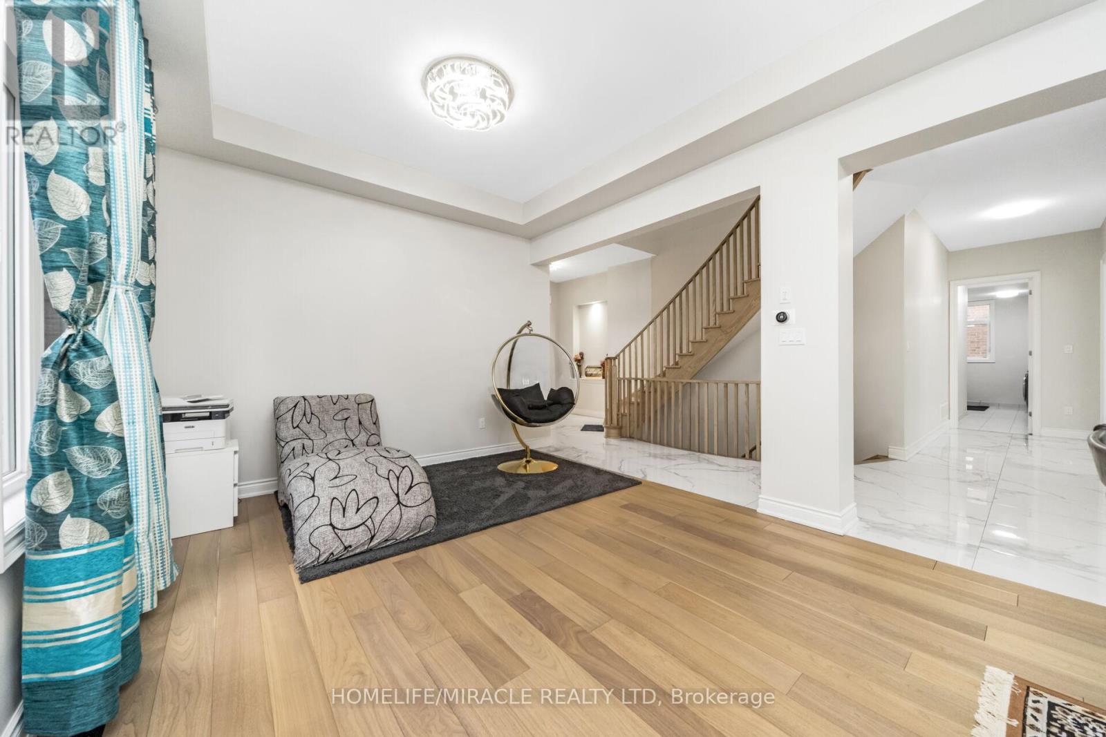 93 Trail Boulevard, Springwater, Ontario  L9X 0S5 - Photo 9 - S12993610