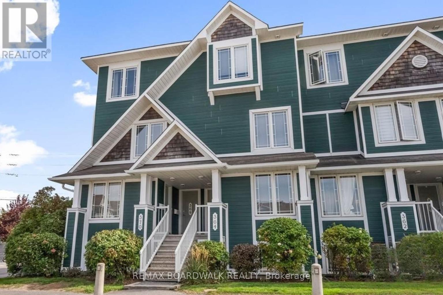 364 Crownridge Drive, Ottawa, Ontario K2M 3A4 - Photo 2 - X12893956