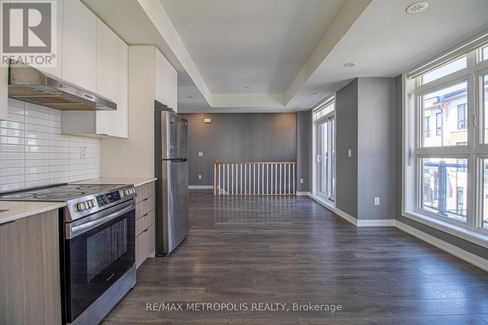 #205 - 155 Canon Jackson Drive, Toronto, Ontario  M6M 0E1 - Photo 10 - W12993600