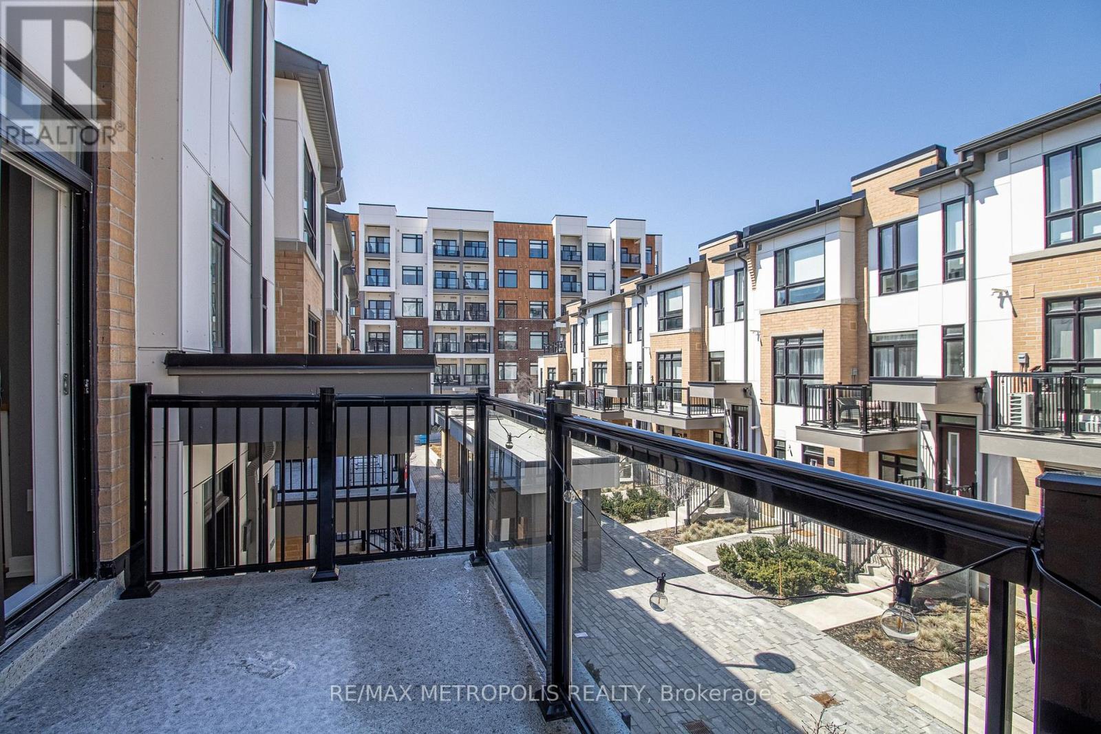 #205 - 155 Canon Jackson Drive, Toronto, Ontario  M6M 0E1 - Photo 13 - W12993600