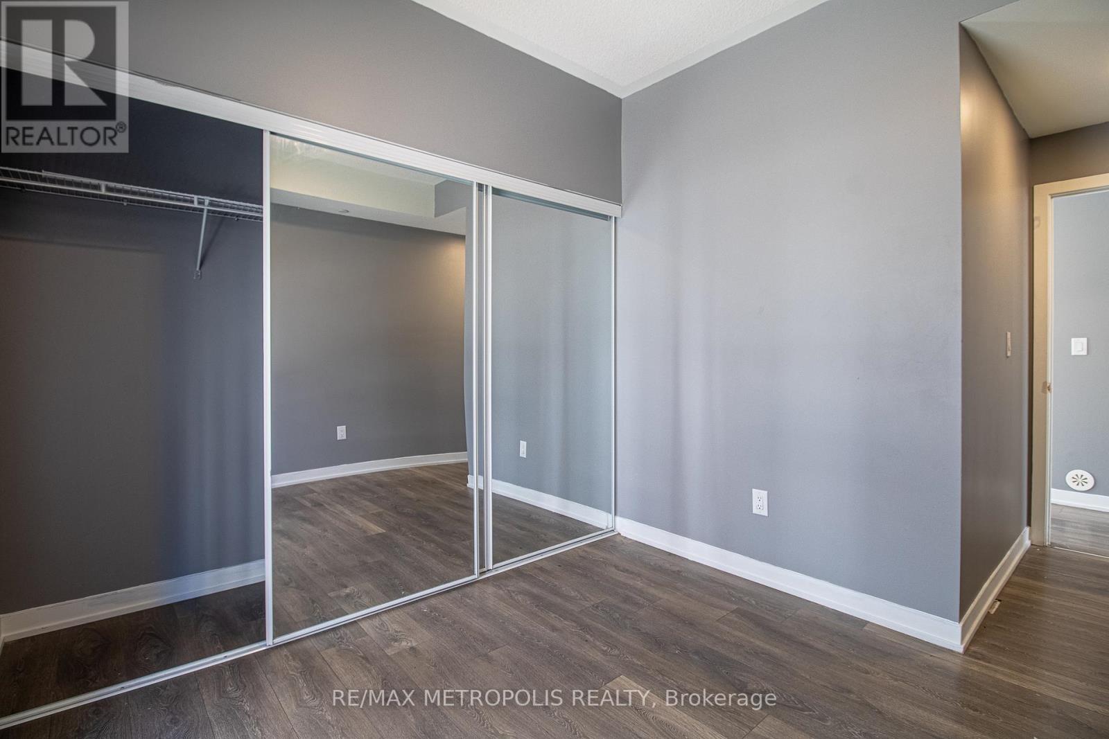 #205 - 155 Canon Jackson Drive, Toronto, Ontario  M6M 0E1 - Photo 17 - W12993600