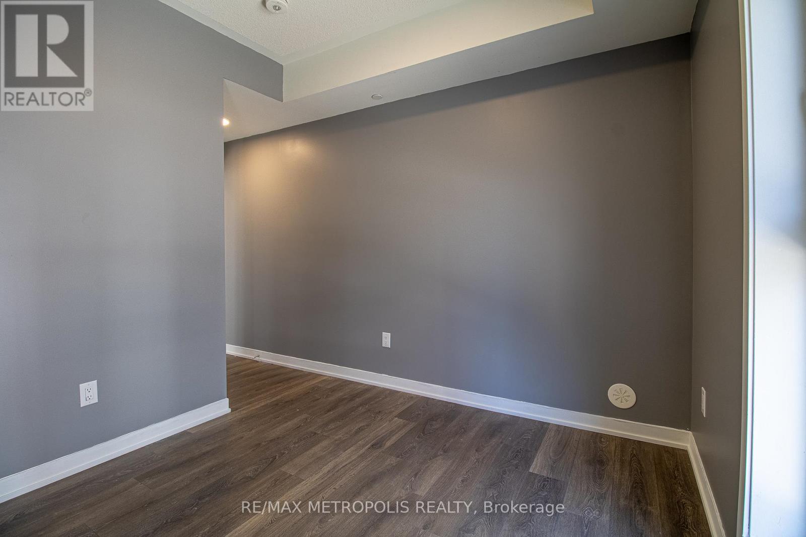 #205 - 155 Canon Jackson Drive, Toronto, Ontario  M6M 0E1 - Photo 18 - W12993600