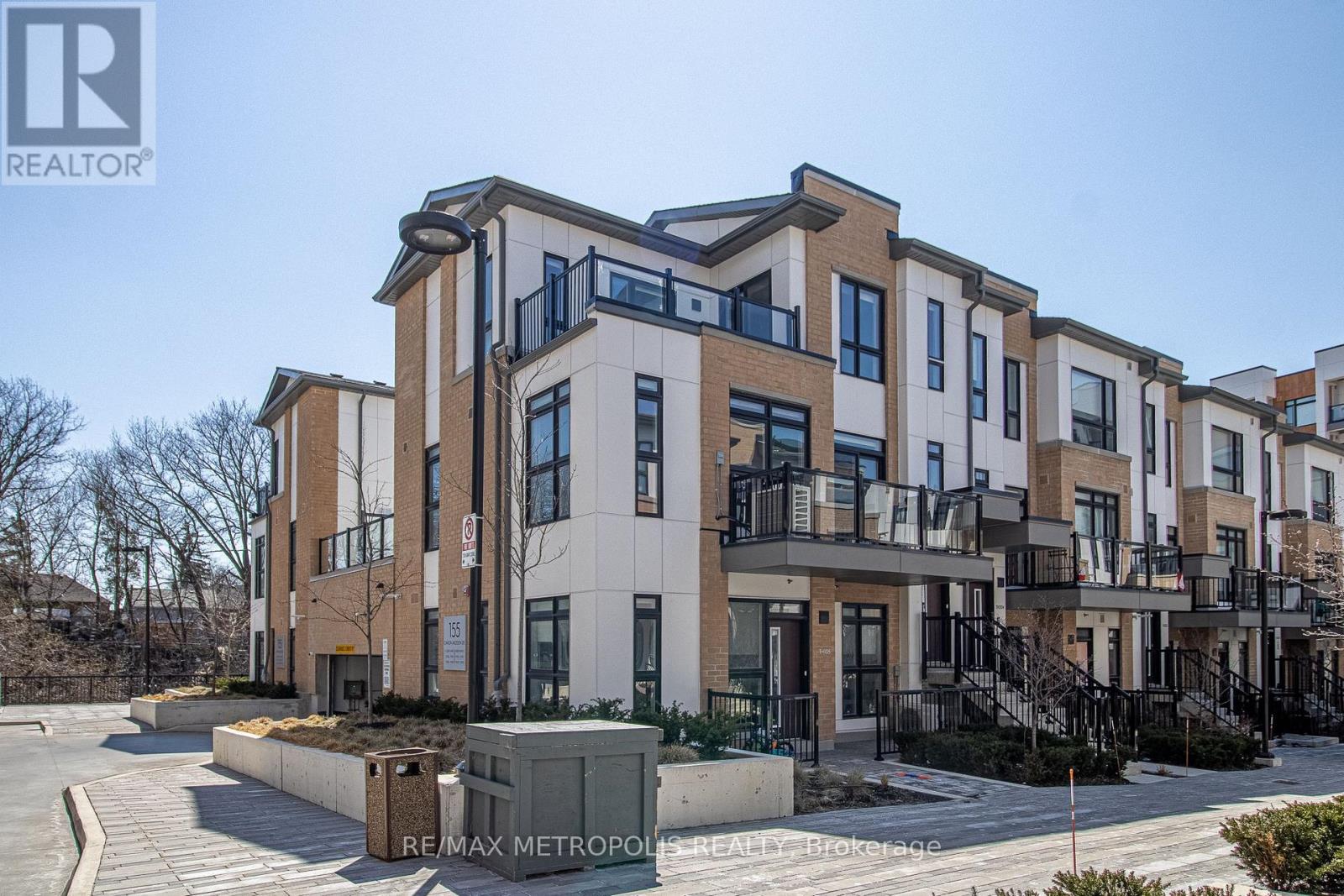 #205 - 155 Canon Jackson Drive, Toronto, Ontario  M6M 0E1 - Photo 2 - W12993600